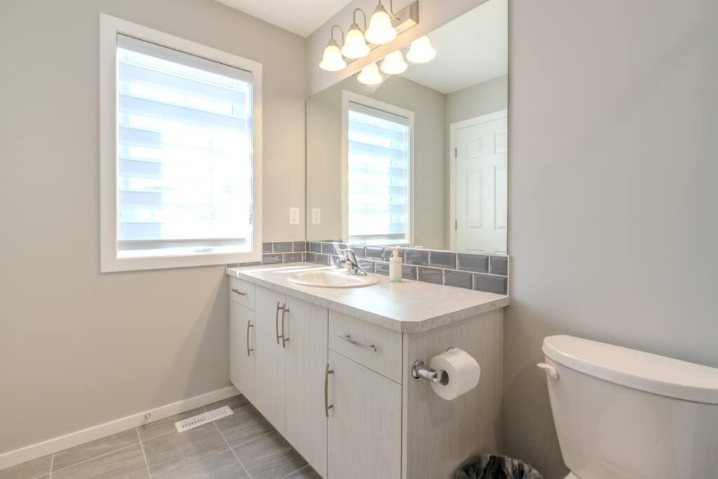 Sweat 3bedroom home near YYC
