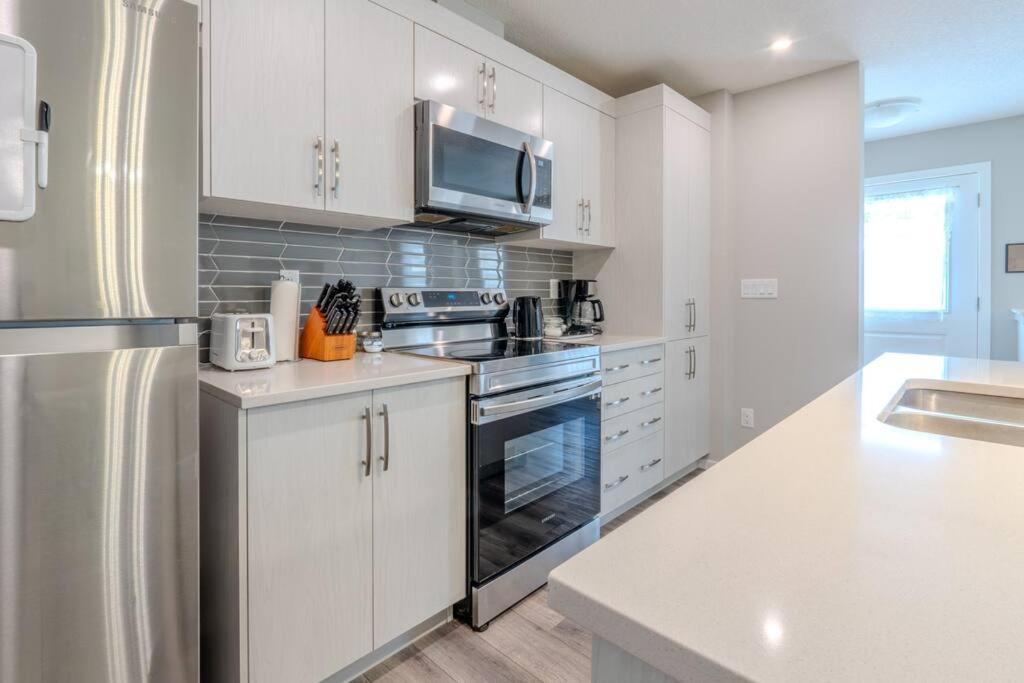 Sweat 3bedroom home near YYC