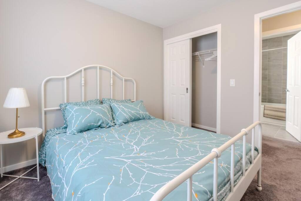 Sweat 3bedroom home near YYC