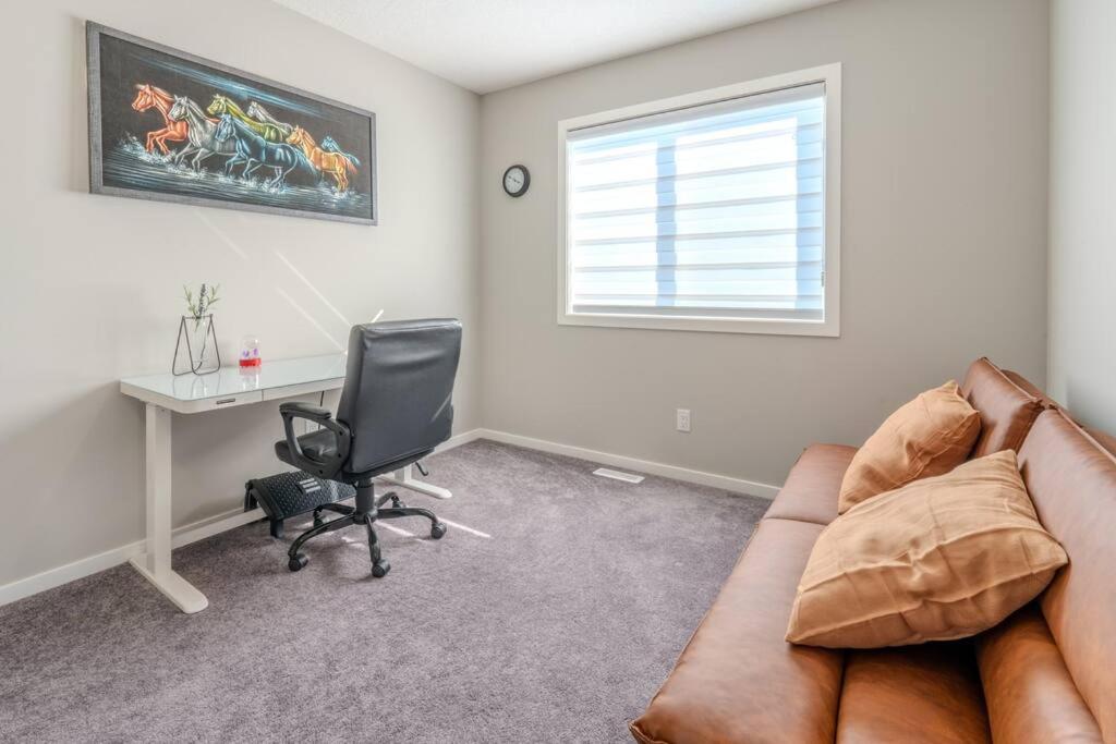 Sweat 3bedroom home near YYC