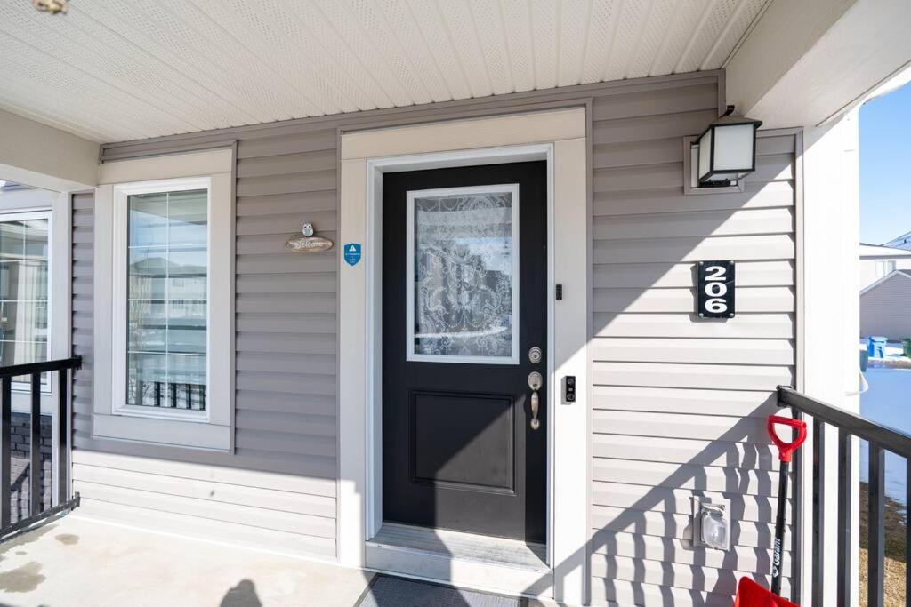 Sweat 3bedroom home near YYC