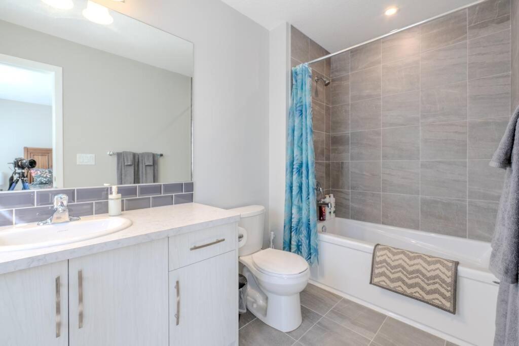 Sweat 3bedroom home near YYC