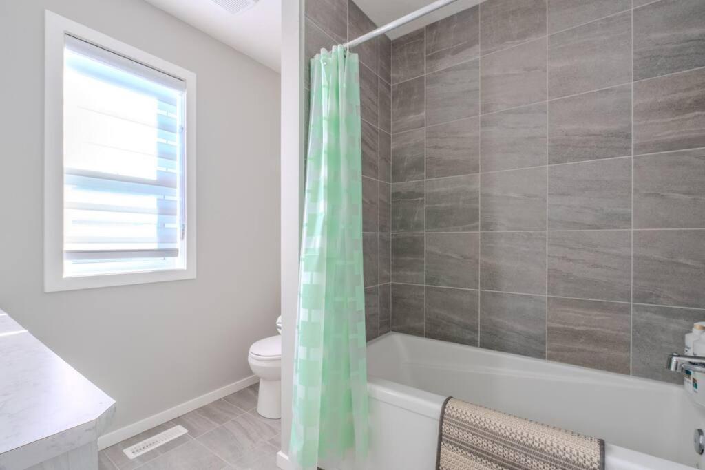 Sweat 3bedroom home near YYC