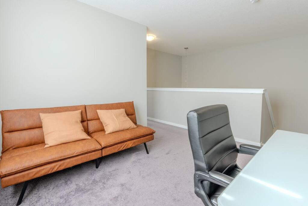 Sweat 3bedroom home near YYC