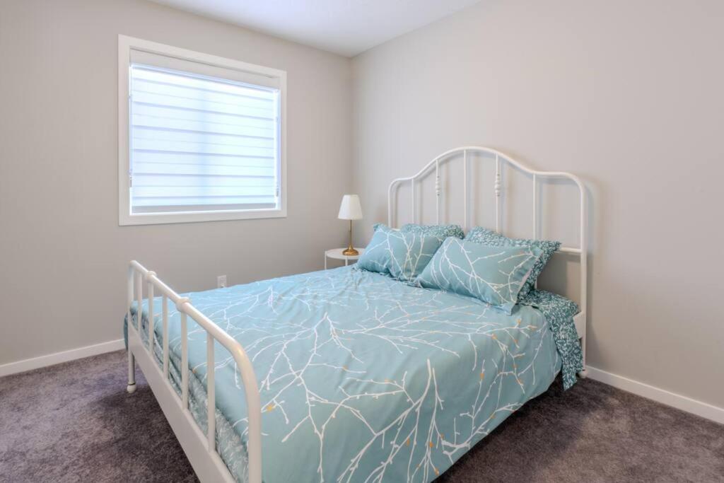 Sweat 3bedroom home near YYC
