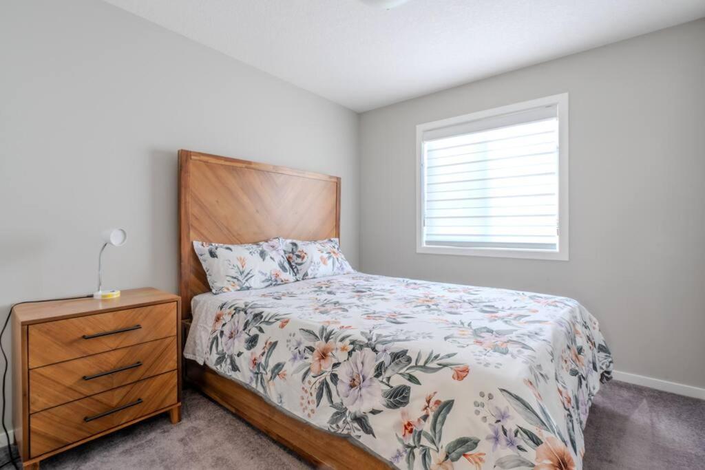 Sweat 3bedroom home near YYC
