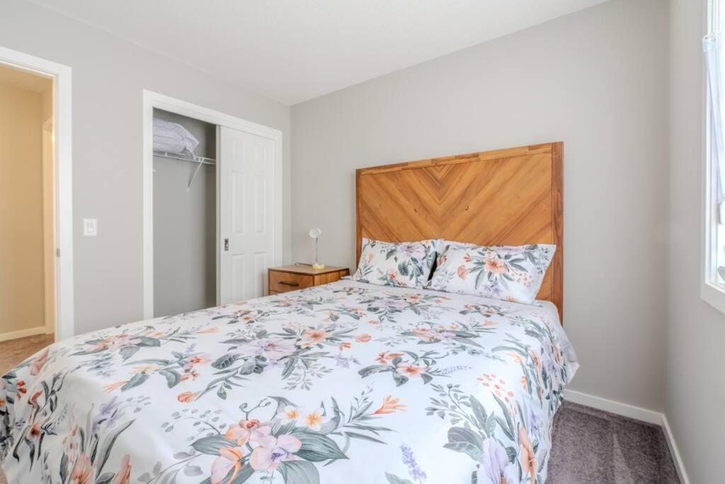Sweat 3bedroom home near YYC