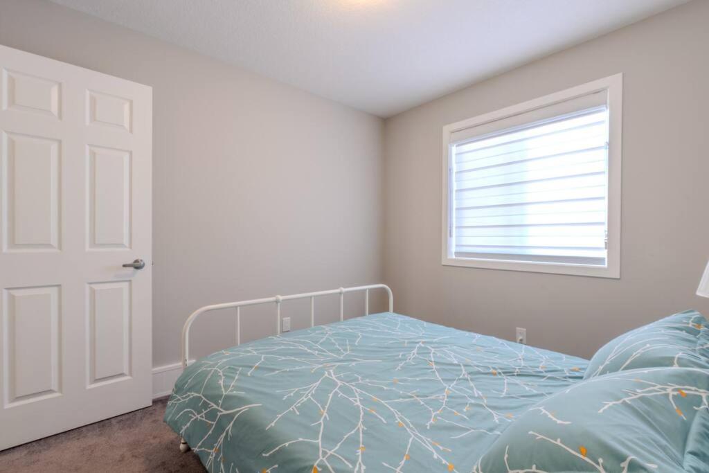Sweat 3bedroom home near YYC