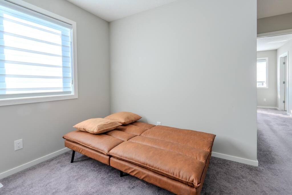 Sweat 3bedroom home near YYC