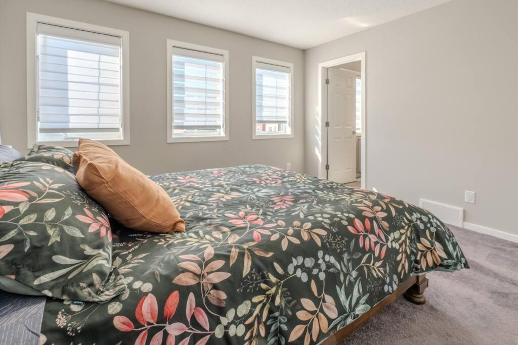 Sweat 3bedroom home near YYC
