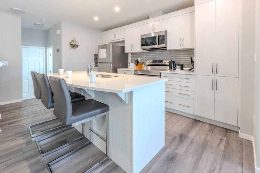 Sweat 3bedroom home near YYC
