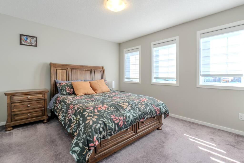 Sweat 3bedroom home near YYC