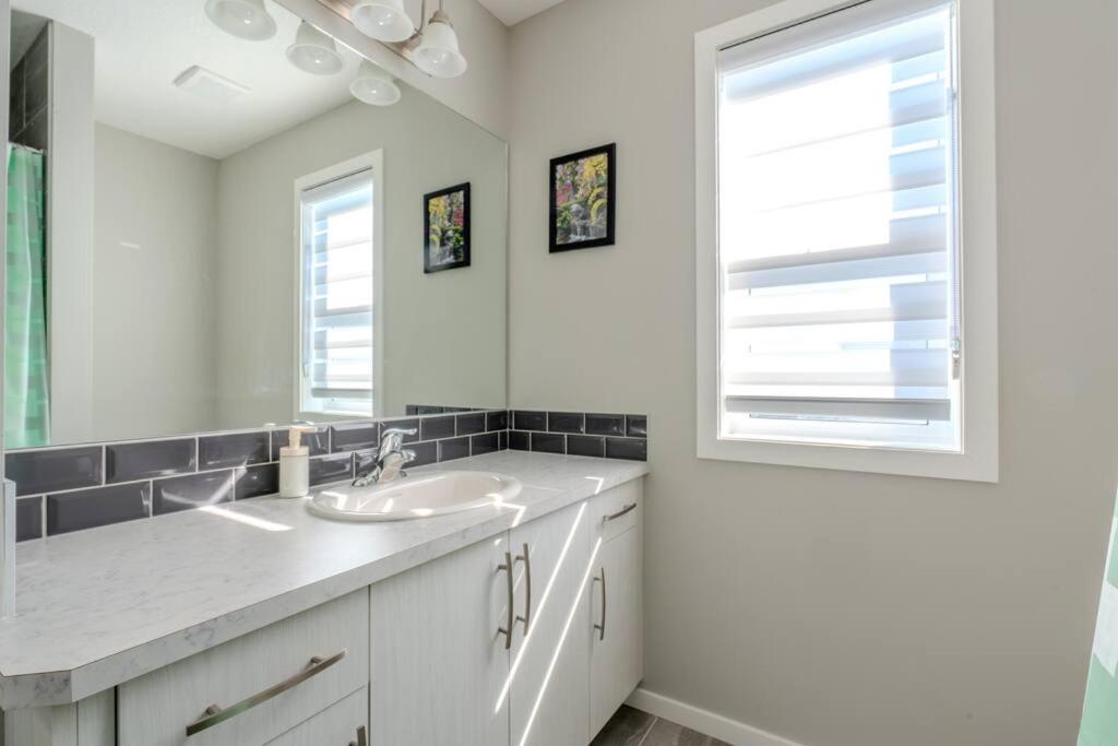 Sweat 3bedroom home near YYC