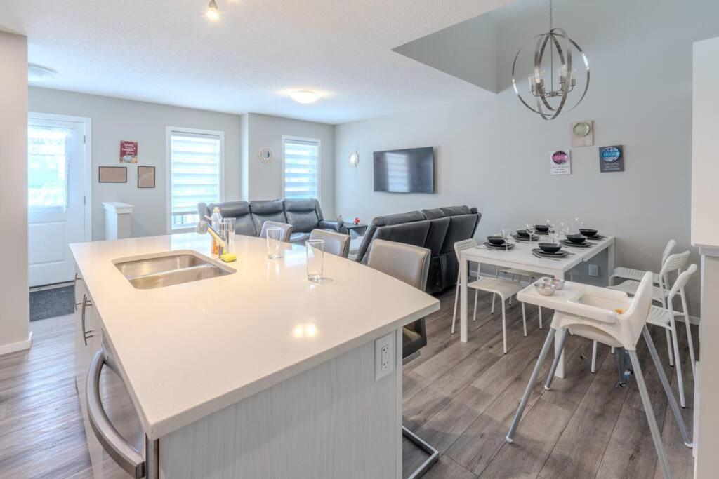 Sweat 3bedroom home near YYC
