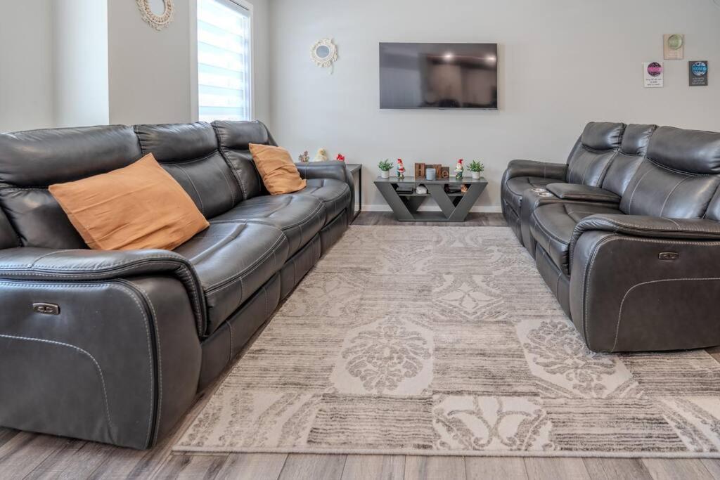Sweat 3bedroom home near YYC