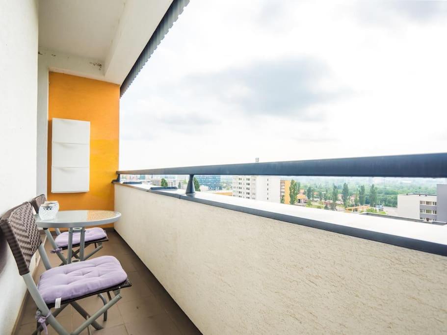 Cosy 2 bedroom flat close to the town with parking view 5