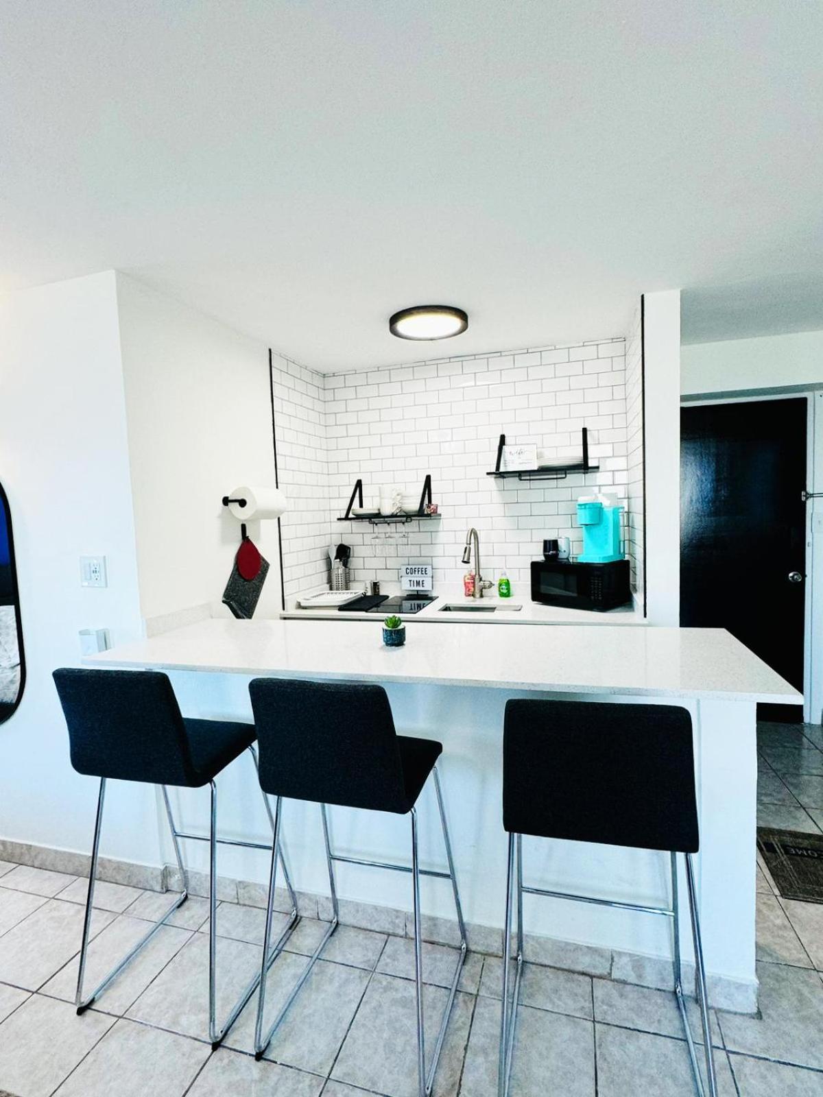Condado Oasis on Ashford ave: OceanView and Pool view 3