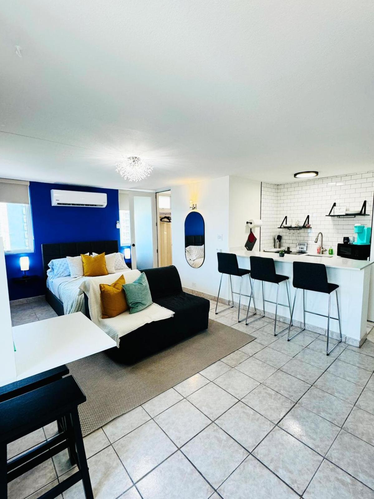Condado Oasis on Ashford ave: OceanView and Pool view 2