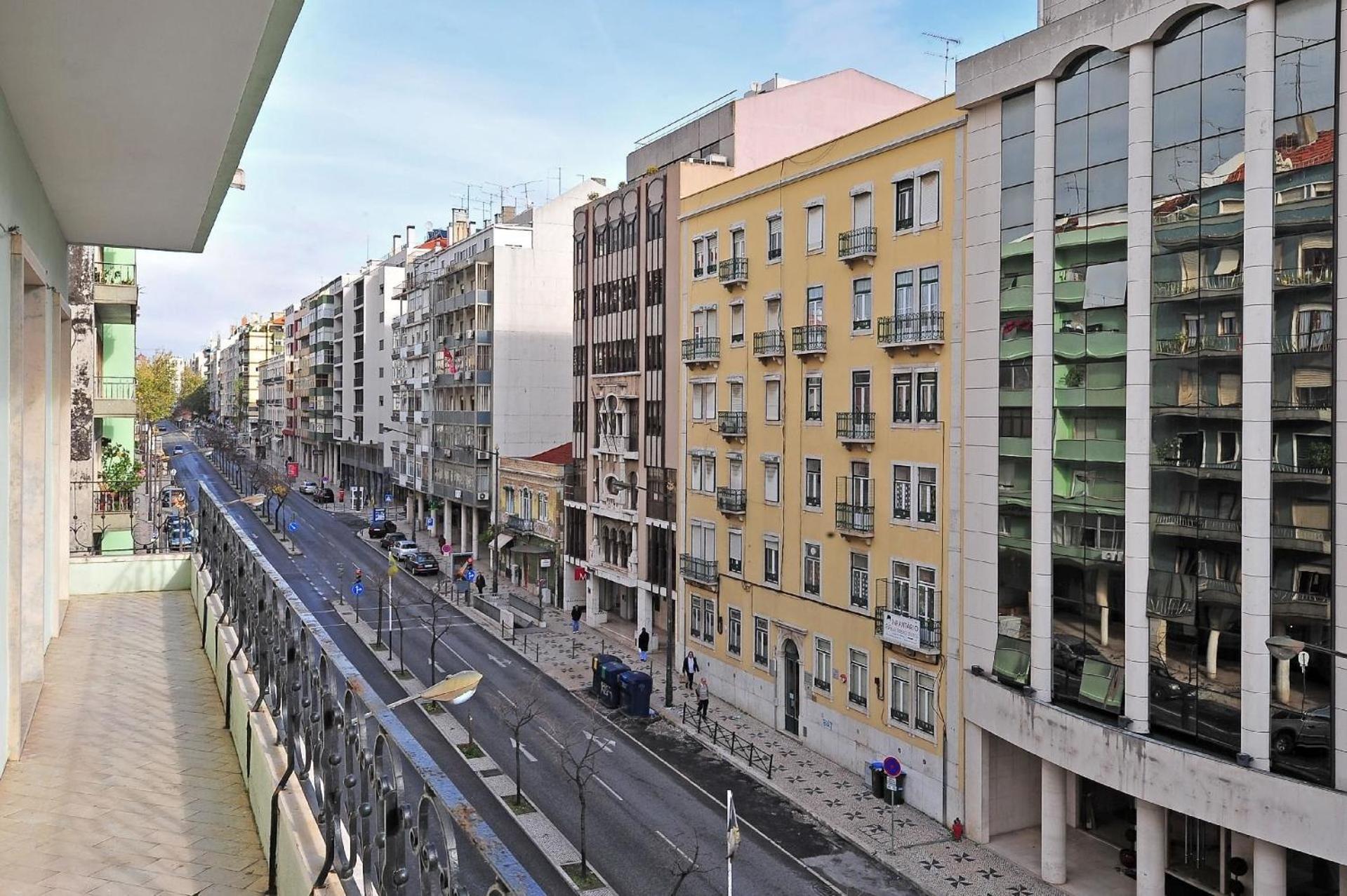 Admiral 77 view 3