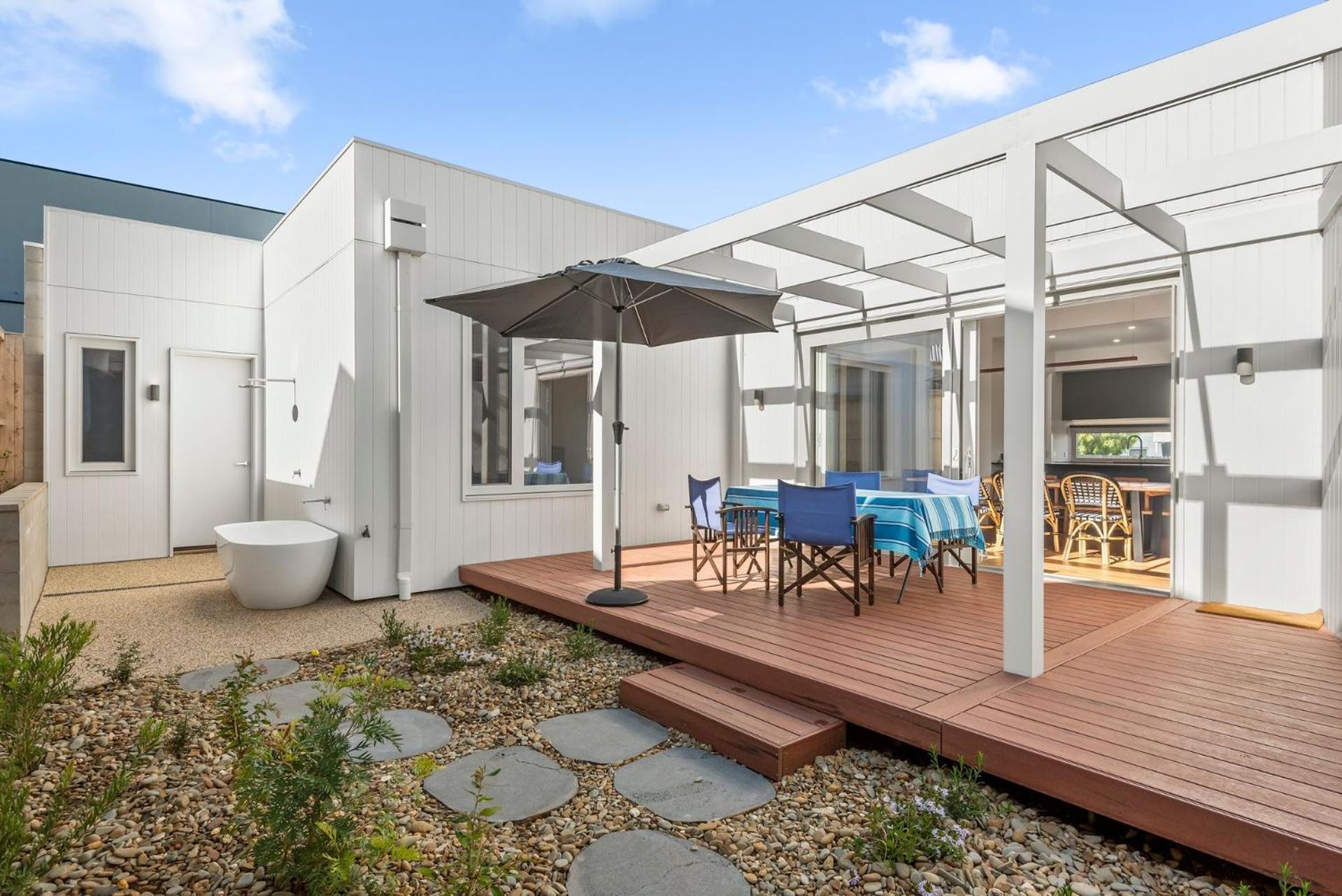 Coastal Sunny Retreat