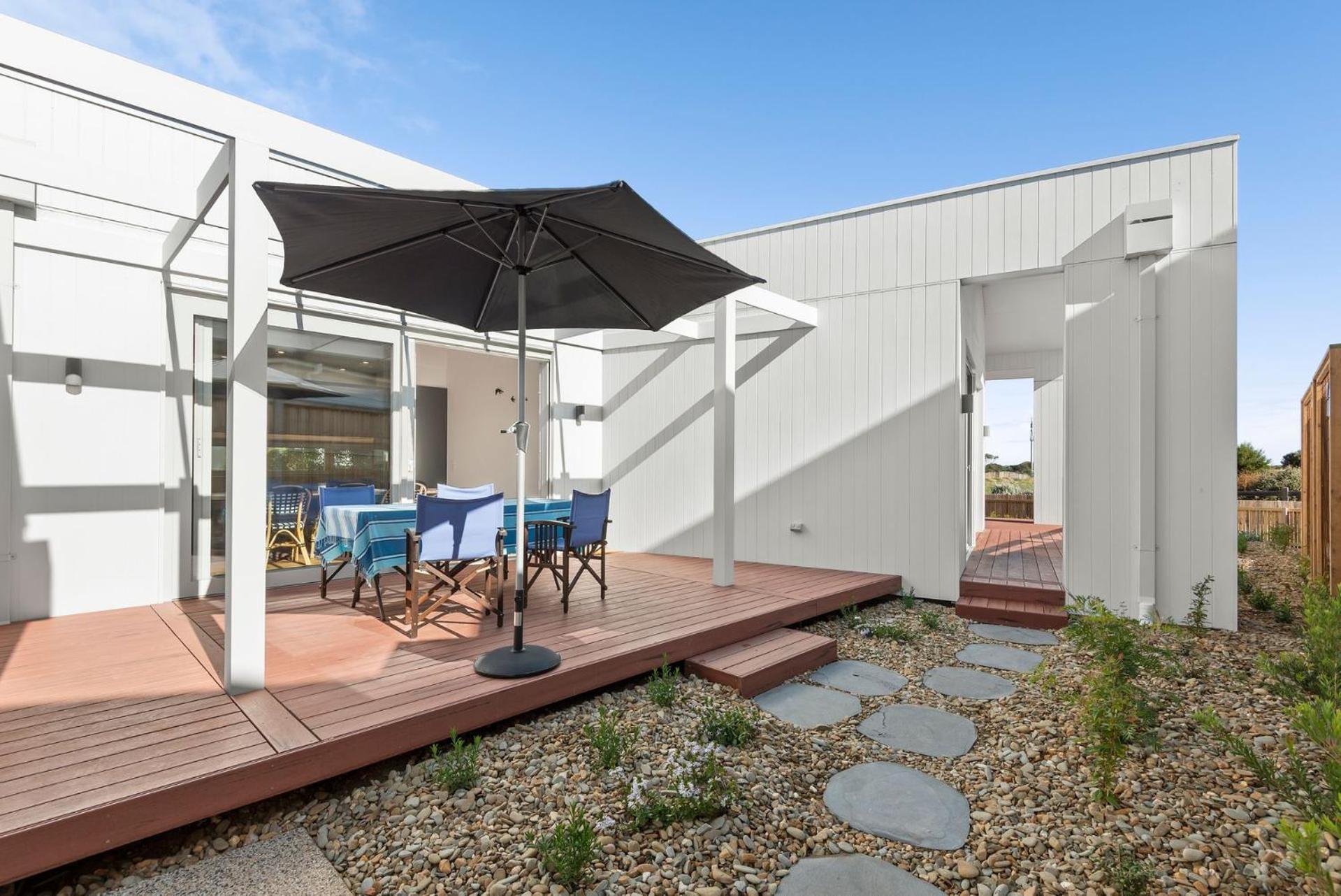 Coastal Sunny Retreat