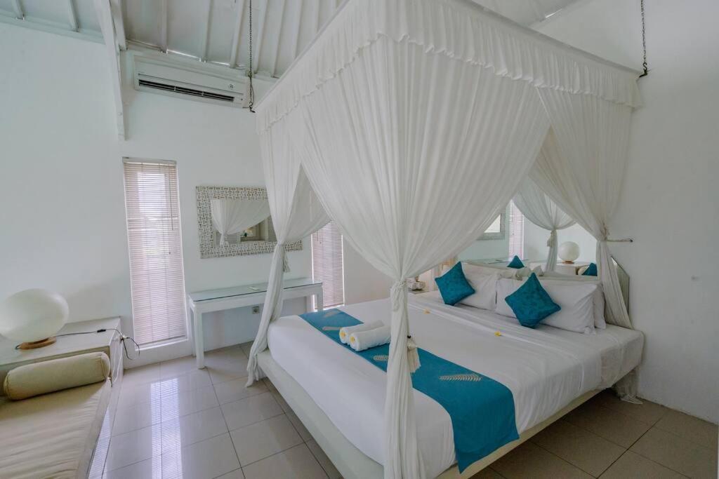 Private Honeymoon Bedroom in Seminyak Near Beach view 2