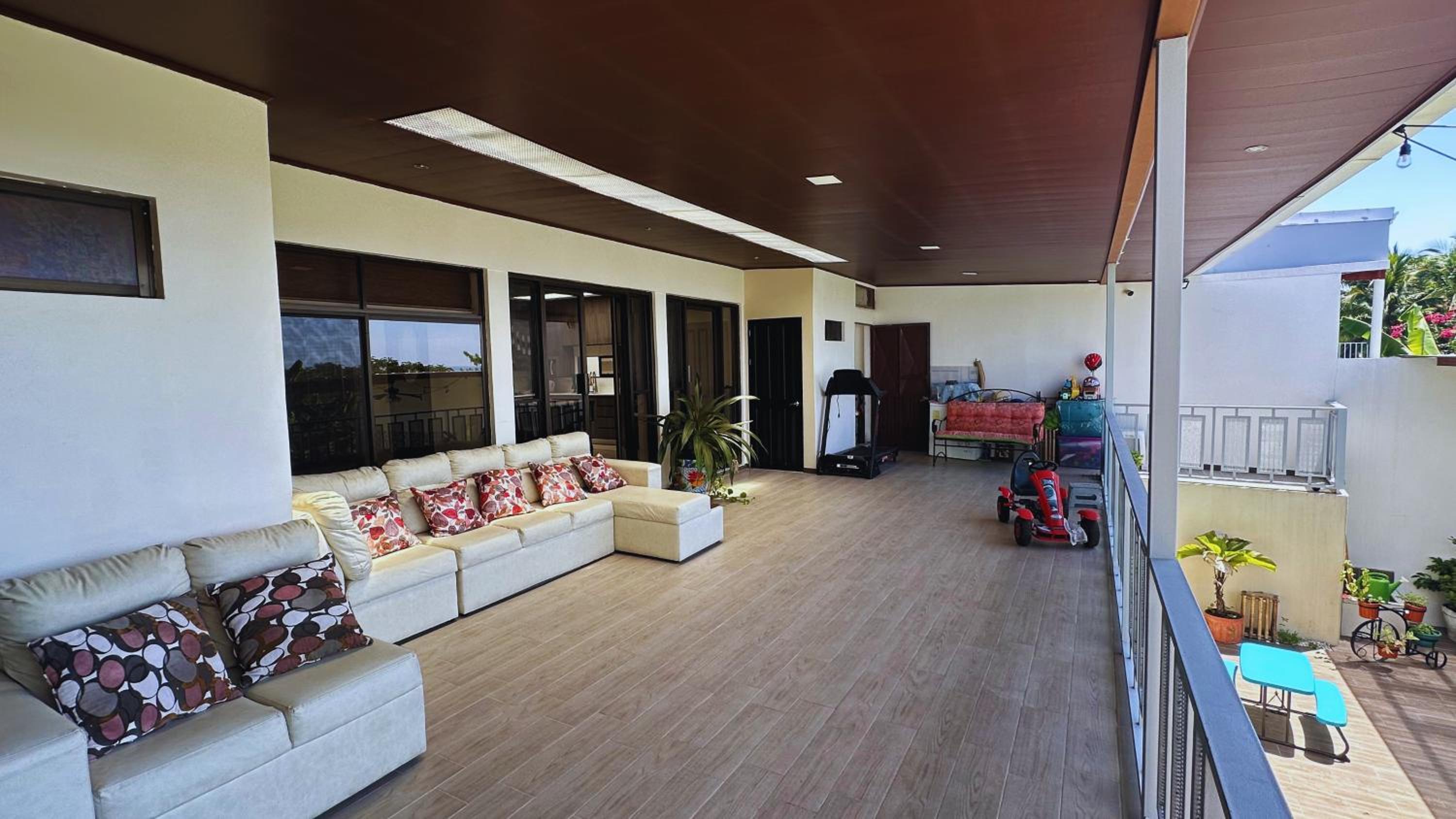Casa Grande con Vista al Mar!