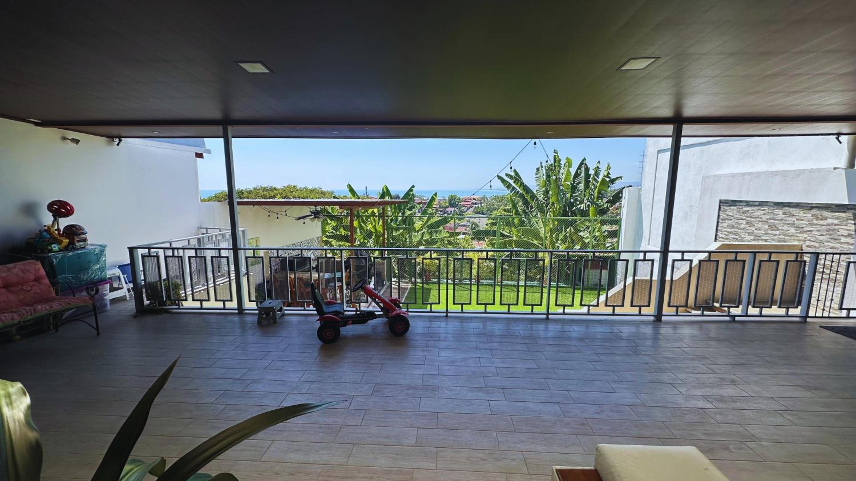 Casa Grande con Vista al Mar!