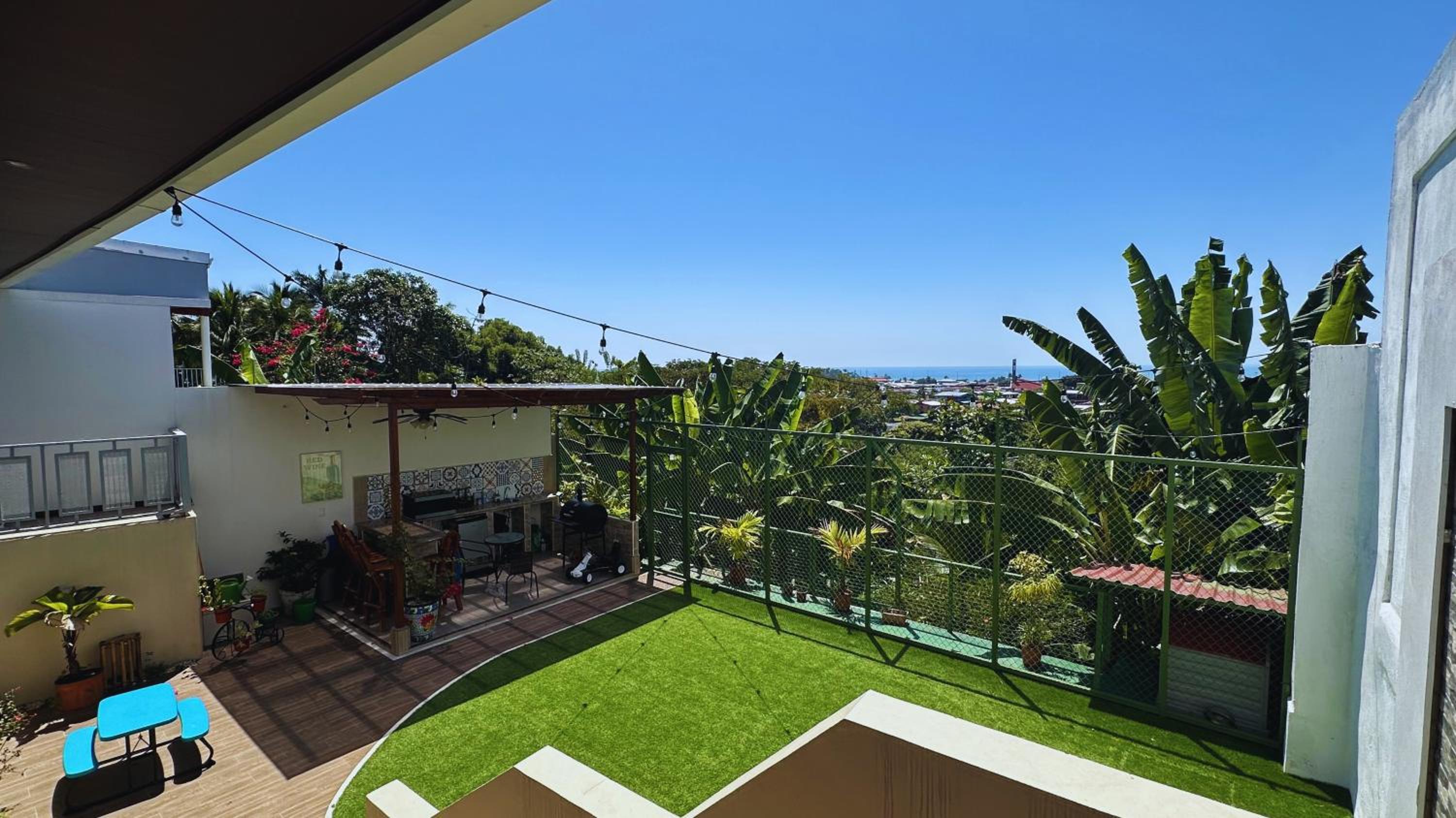 Casa Grande con Vista al Mar!