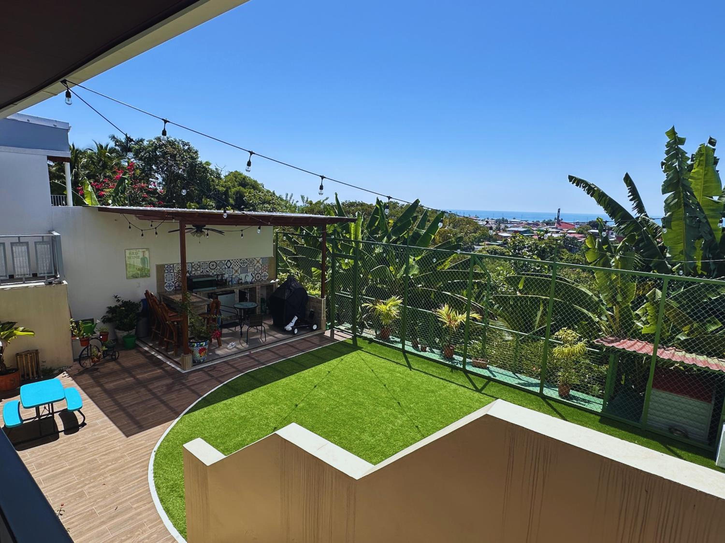 Casa Grande con Vista al Mar!