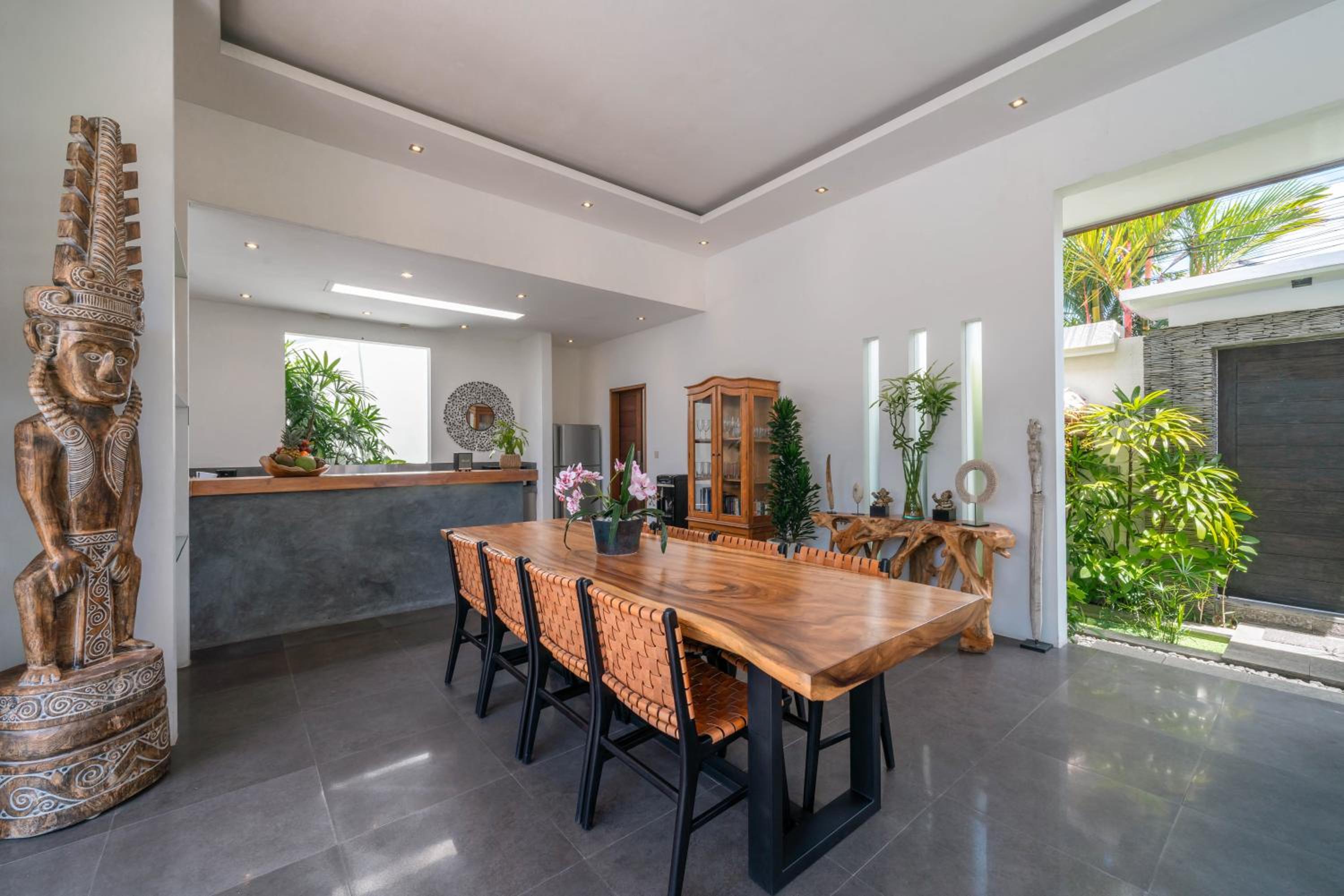 Villa Cempaka Ungu - Tranquil & Chic Pool 4-Bedroom Villa In The Heart Of Seminyak