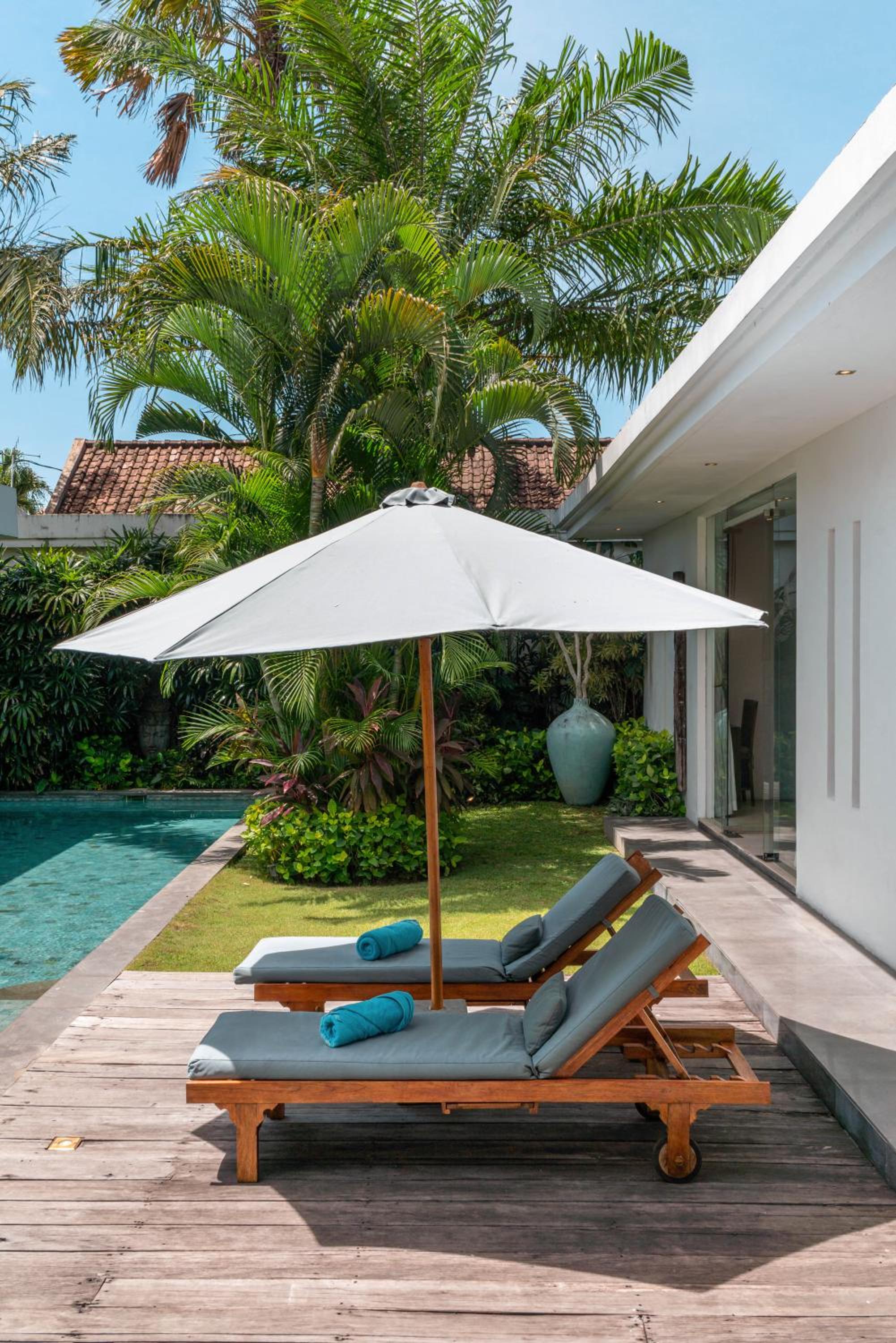 Villa Cempaka Ungu - Tranquil & Chic Pool 4-Bedroom Villa In The Heart Of Seminyak