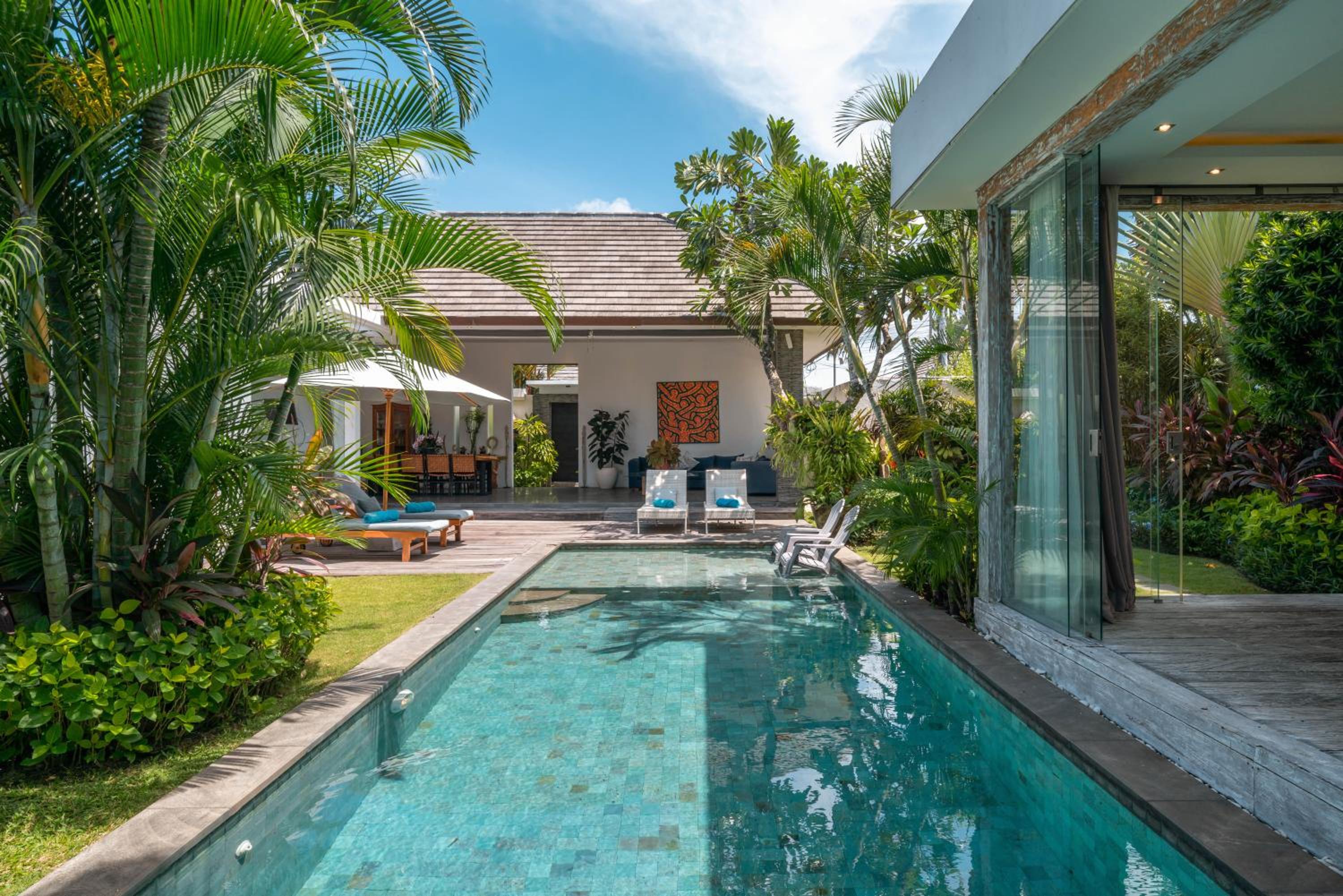 Villa Cempaka Ungu - Tranquil & Chic Pool 4-Bedroom Villa In The Heart Of Seminyak