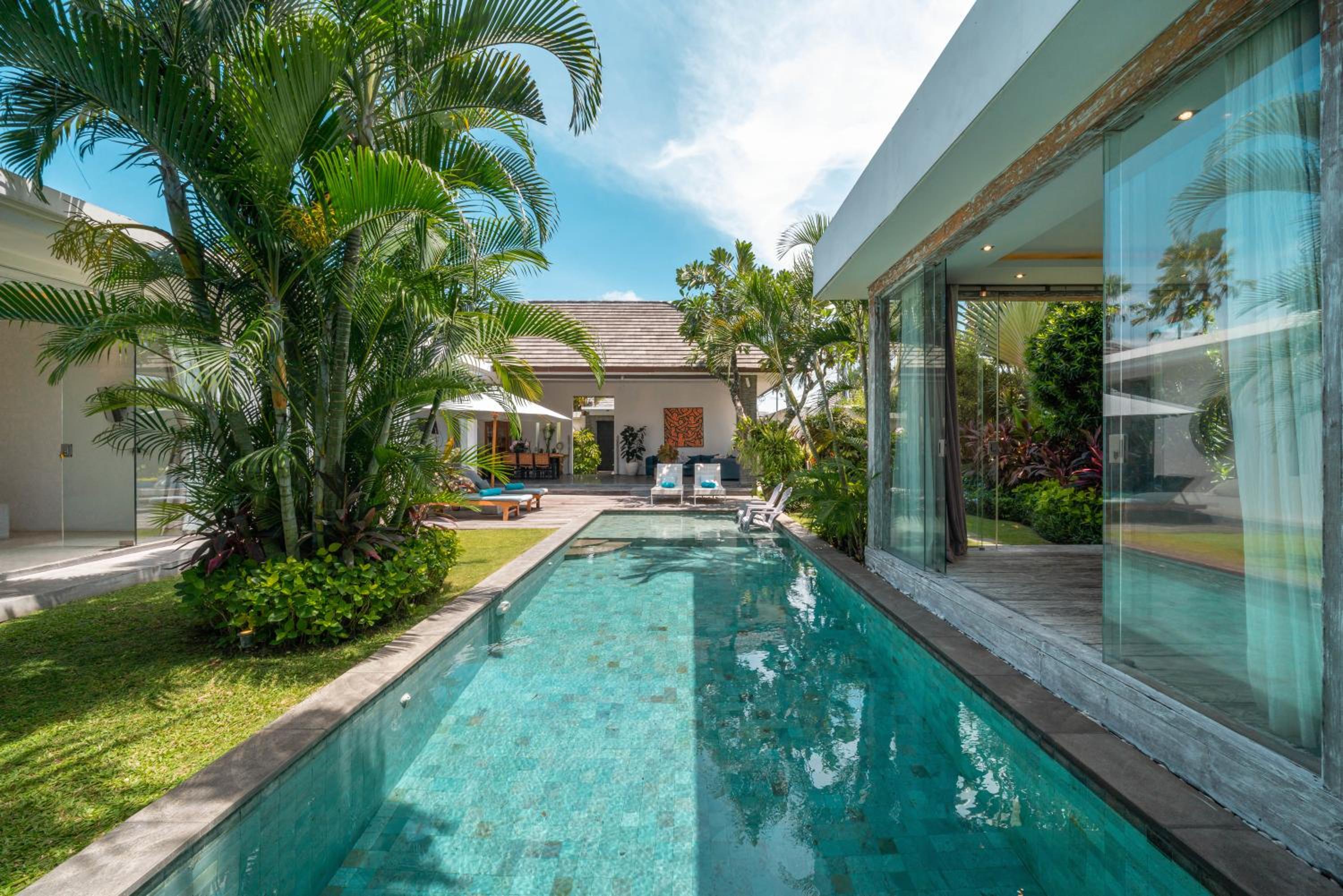 Villa Cempaka Ungu - Tranquil & Chic Pool 4-Bedroom Villa In The Heart Of Seminyak