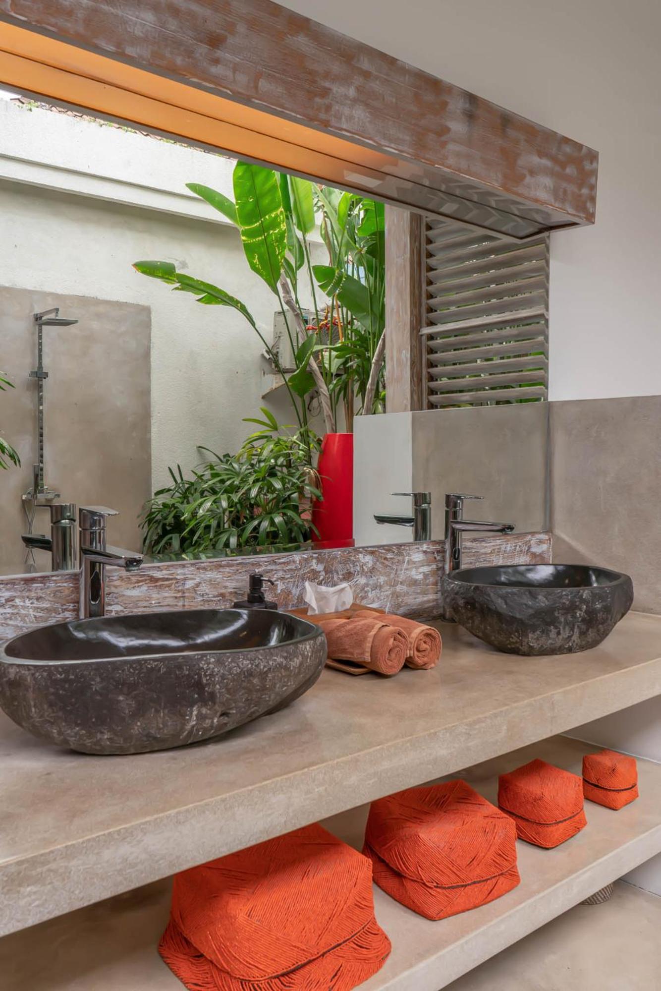 Villa Cempaka Ungu - Tranquil & Chic Pool 4-Bedroom Villa In The Heart Of Seminyak