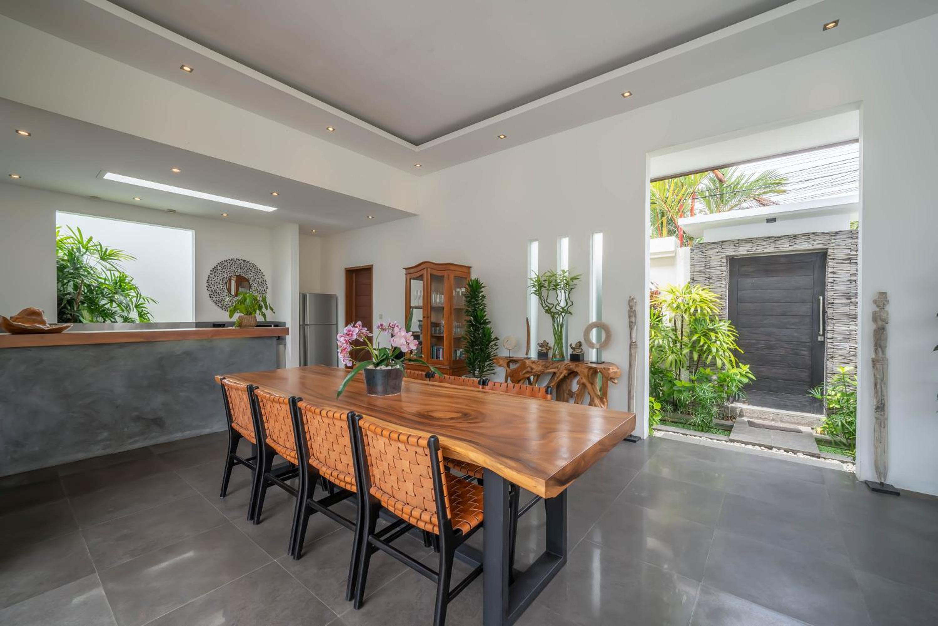 Villa Cempaka Ungu - Tranquil & Chic Pool 4-Bedroom Villa In The Heart Of Seminyak