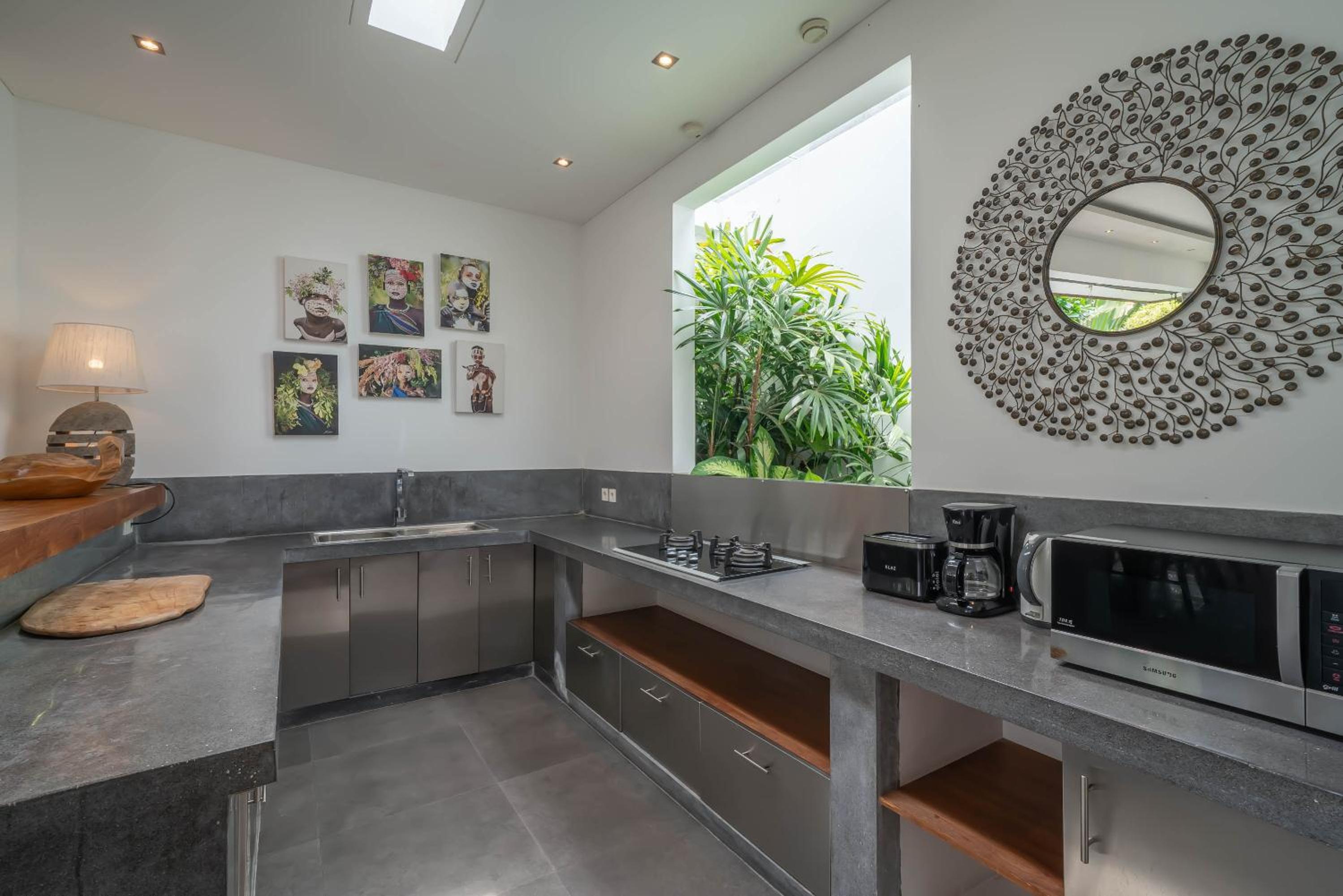 Villa Cempaka Ungu - Tranquil & Chic Pool 4-Bedroom Villa In The Heart Of Seminyak