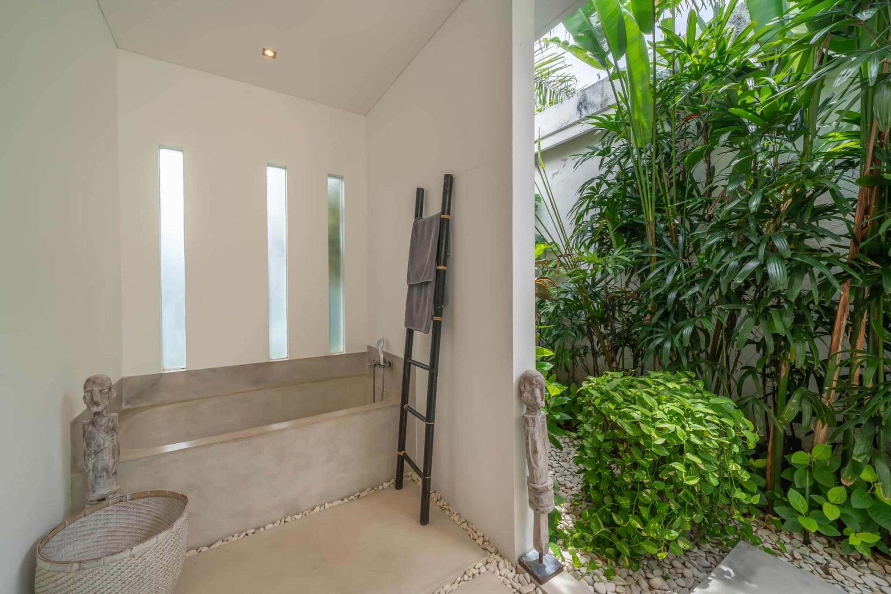 Villa Cempaka Ungu - Tranquil & Chic Pool 4-Bedroom Villa In The Heart Of Seminyak