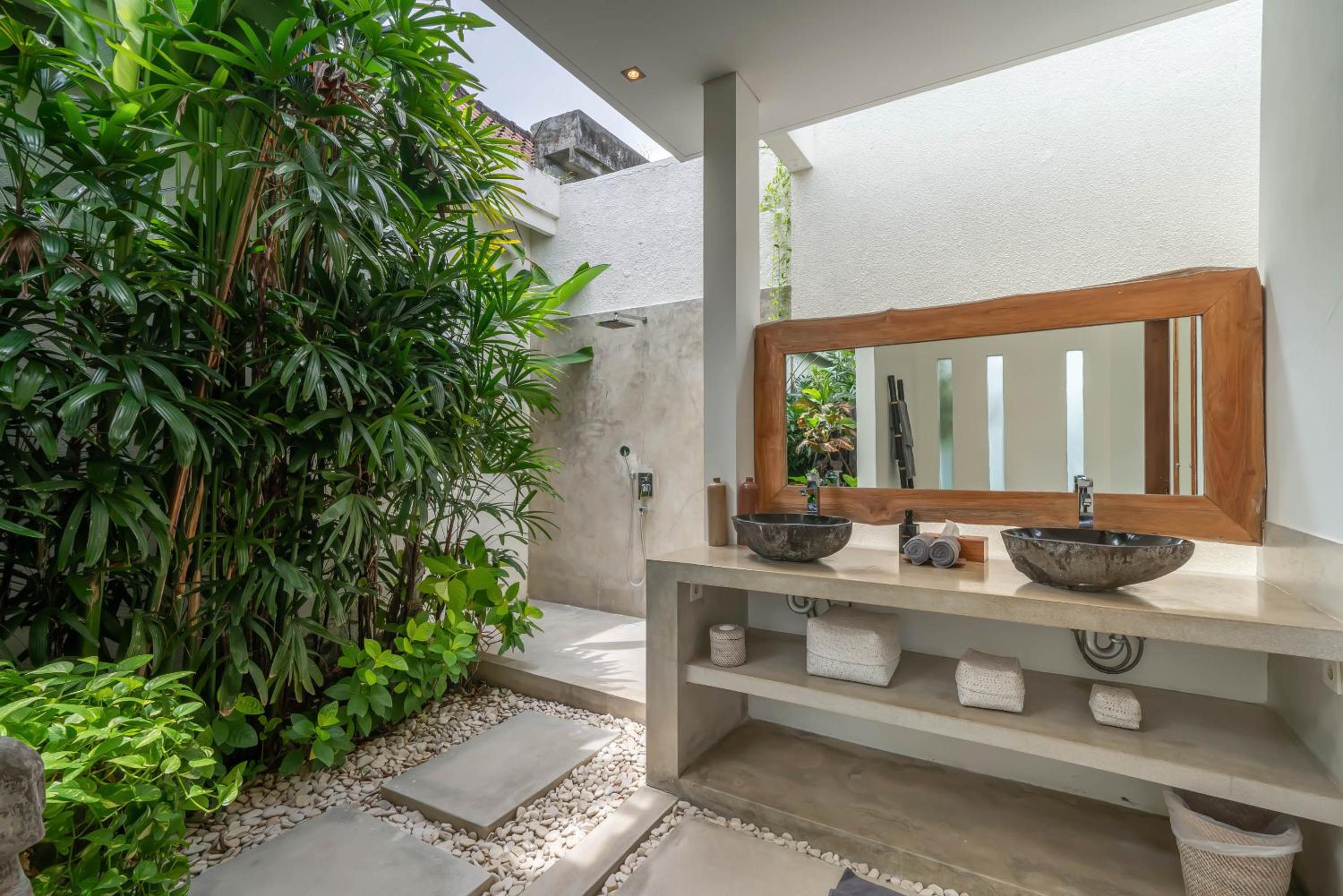 Villa Cempaka Ungu - Tranquil & Chic Pool 4-Bedroom Villa In The Heart Of Seminyak