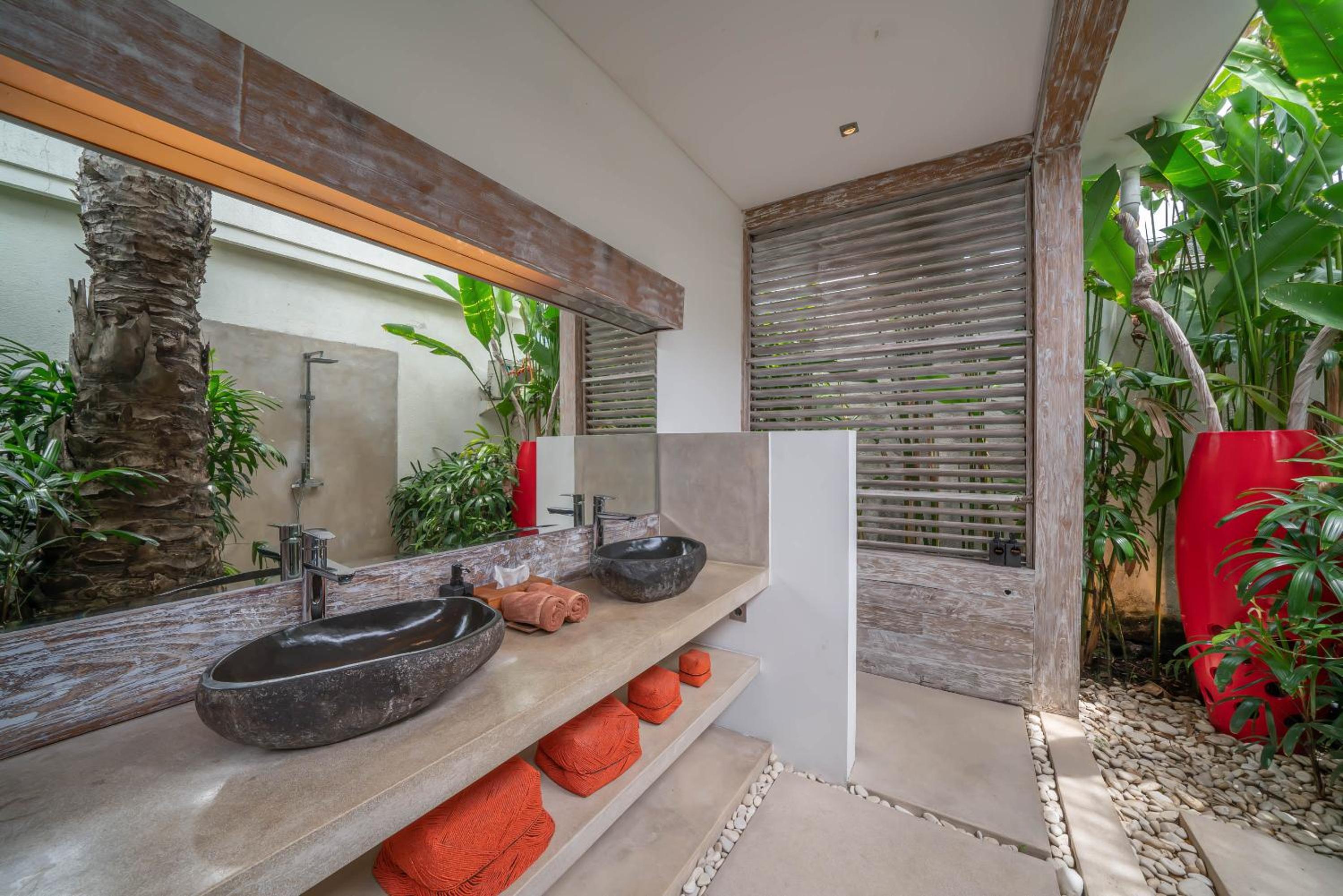 Villa Cempaka Ungu - Tranquil & Chic Pool 4-Bedroom Villa In The Heart Of Seminyak