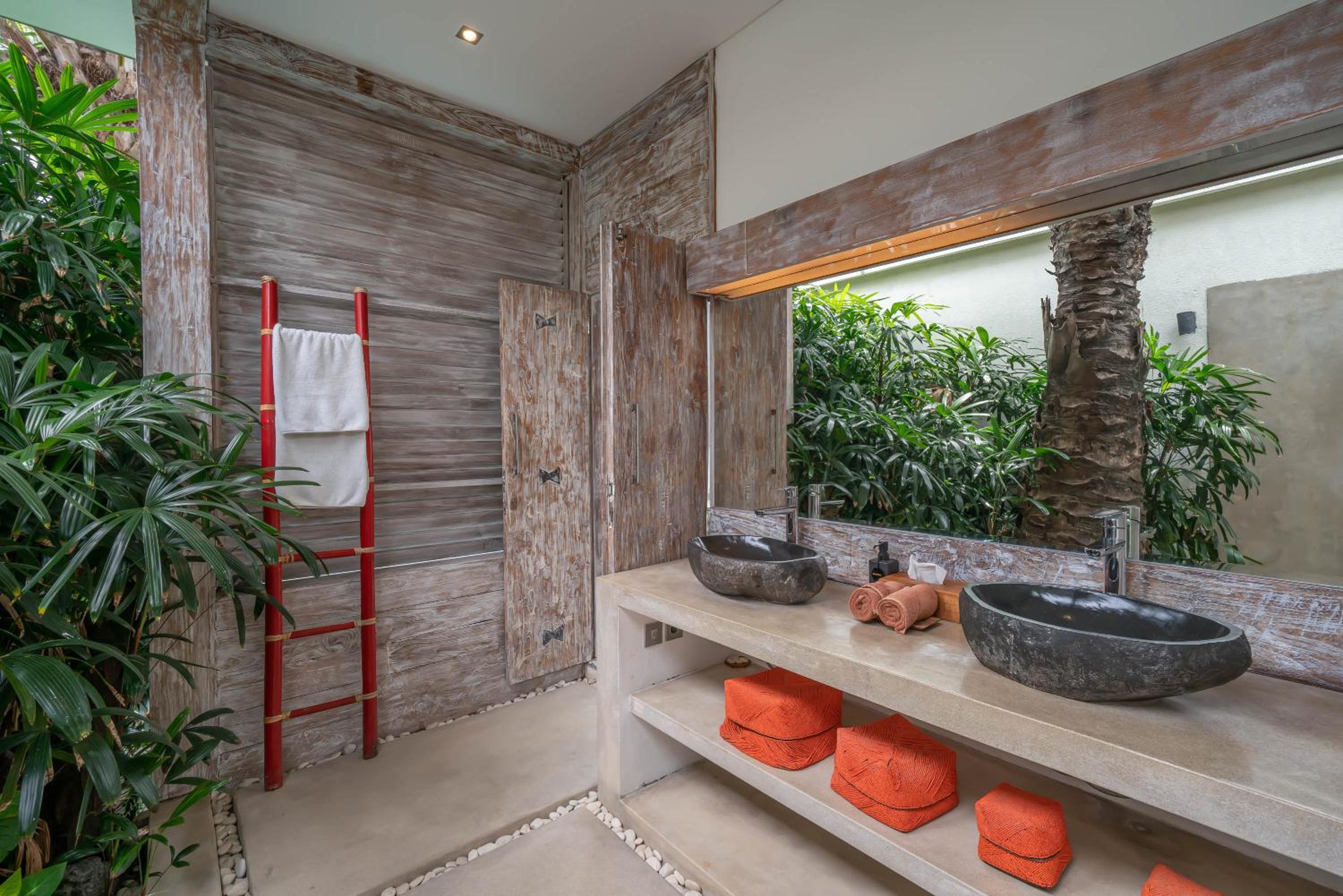 Villa Cempaka Ungu - Tranquil & Chic Pool 4-Bedroom Villa In The Heart Of Seminyak