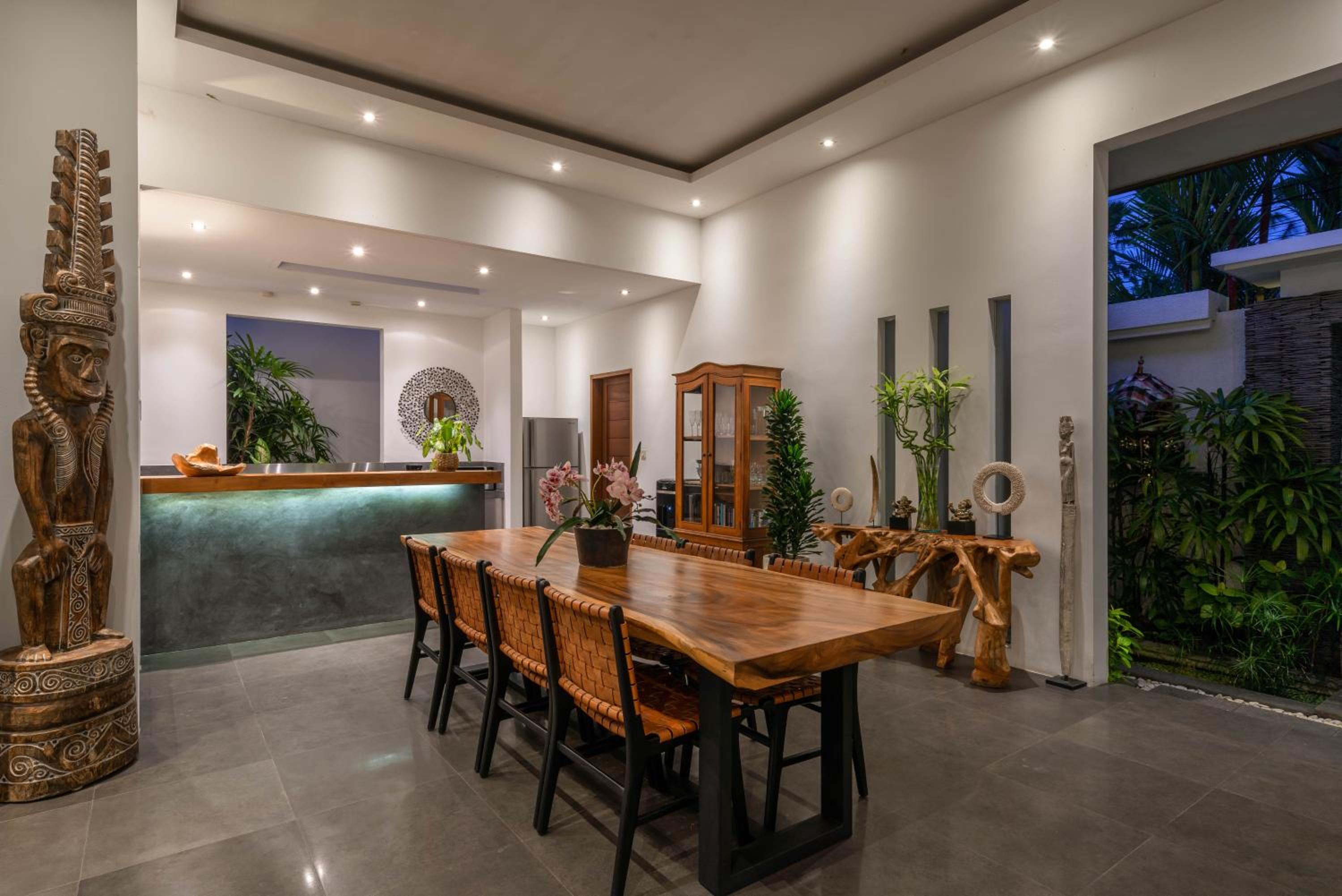 Villa Cempaka Ungu - Tranquil & Chic Pool 4-Bedroom Villa In The Heart Of Seminyak