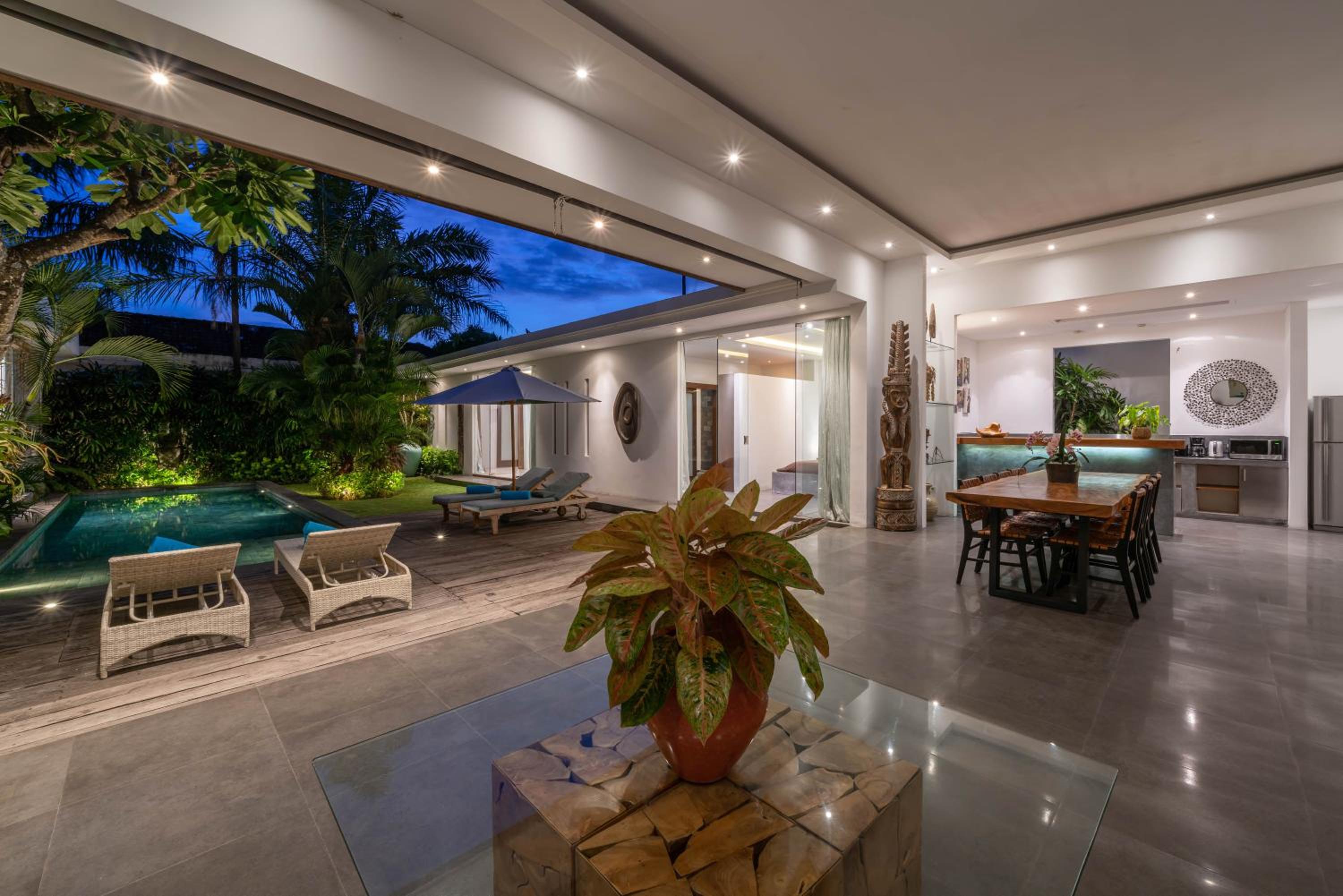 Villa Cempaka Ungu - Tranquil & Chic Pool 4-Bedroom Villa In The Heart Of Seminyak