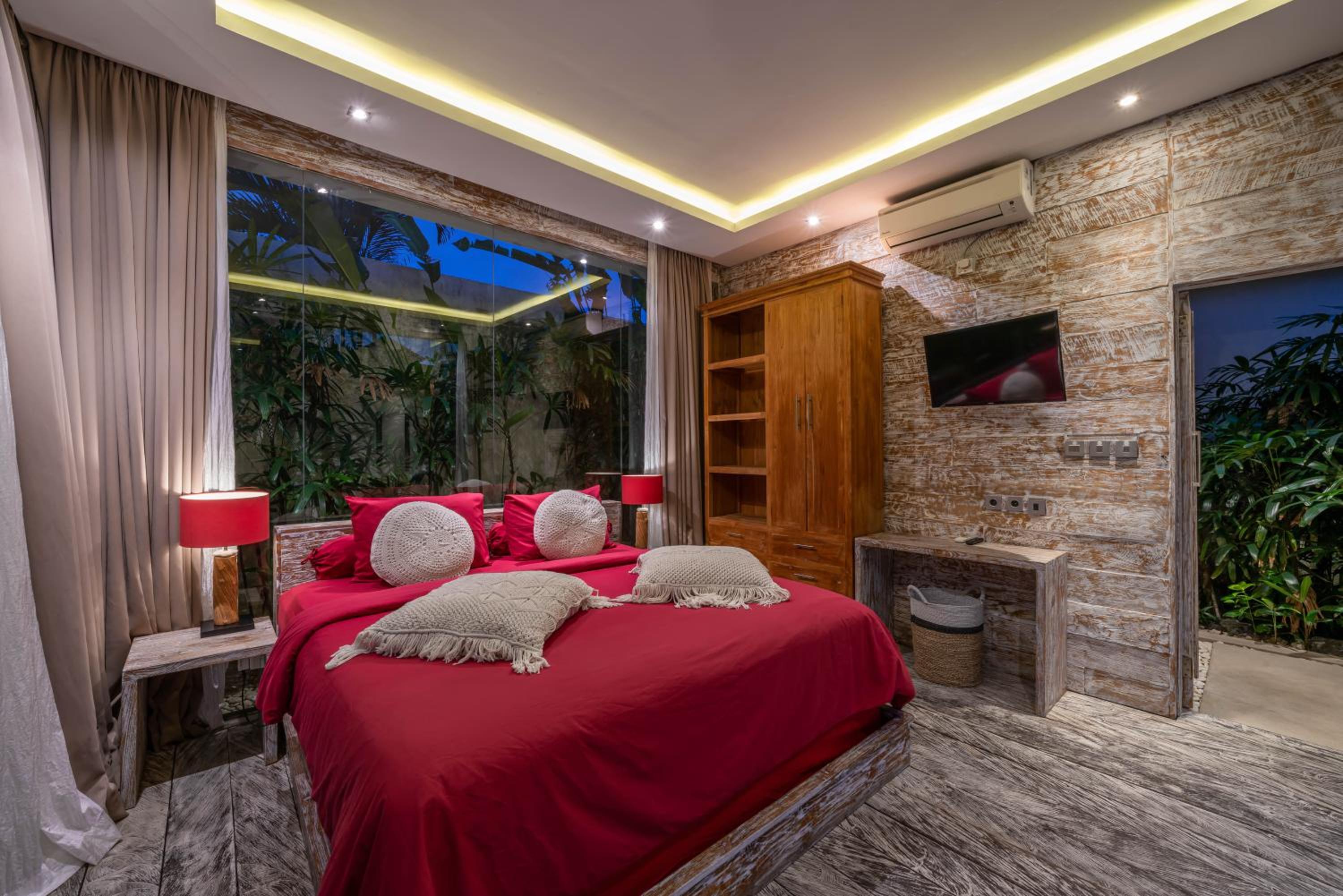 Villa Cempaka Ungu - Tranquil & Chic Pool 4-Bedroom Villa In The Heart Of Seminyak