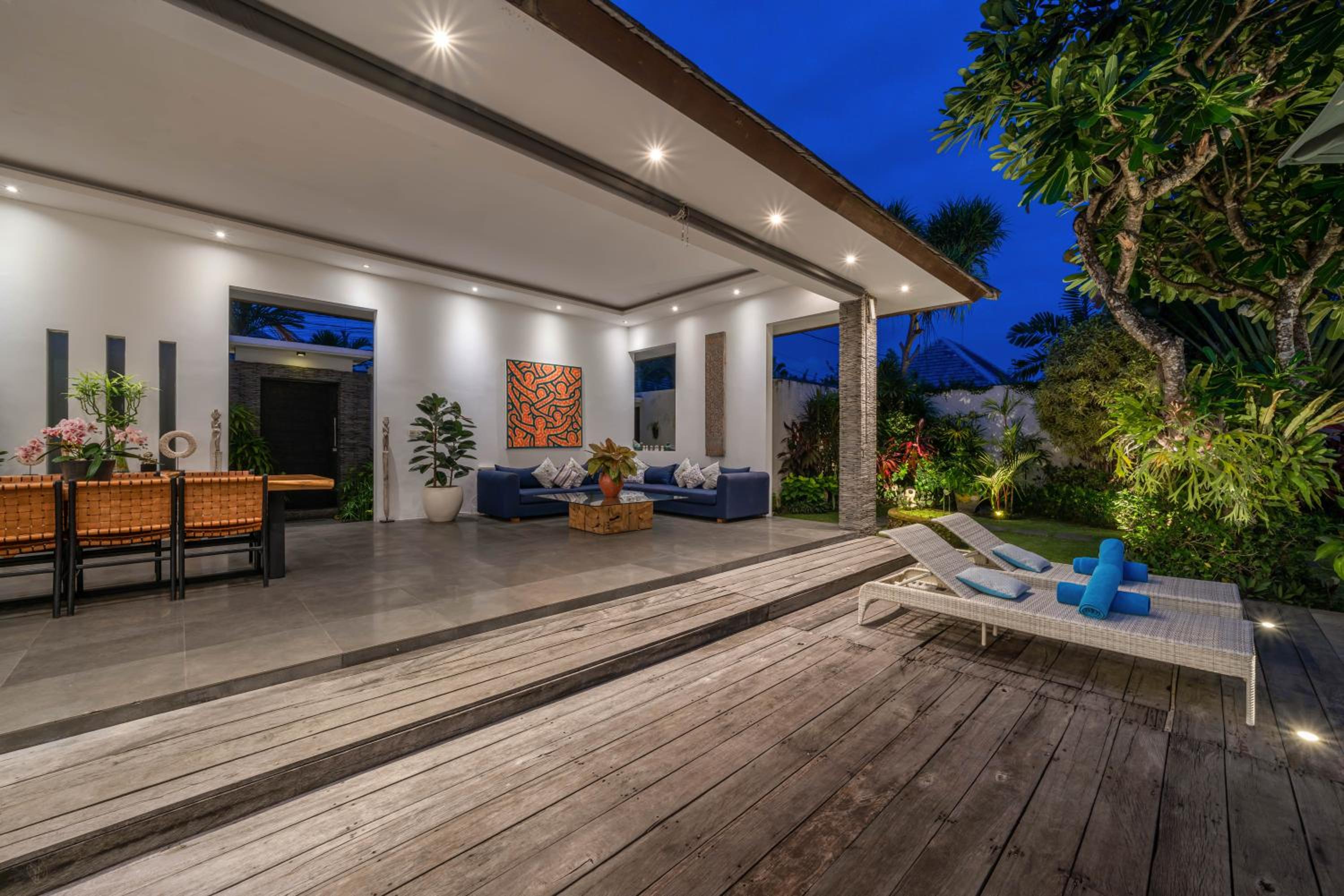 Villa Cempaka Ungu - Tranquil & Chic Pool 4-Bedroom Villa In The Heart Of Seminyak