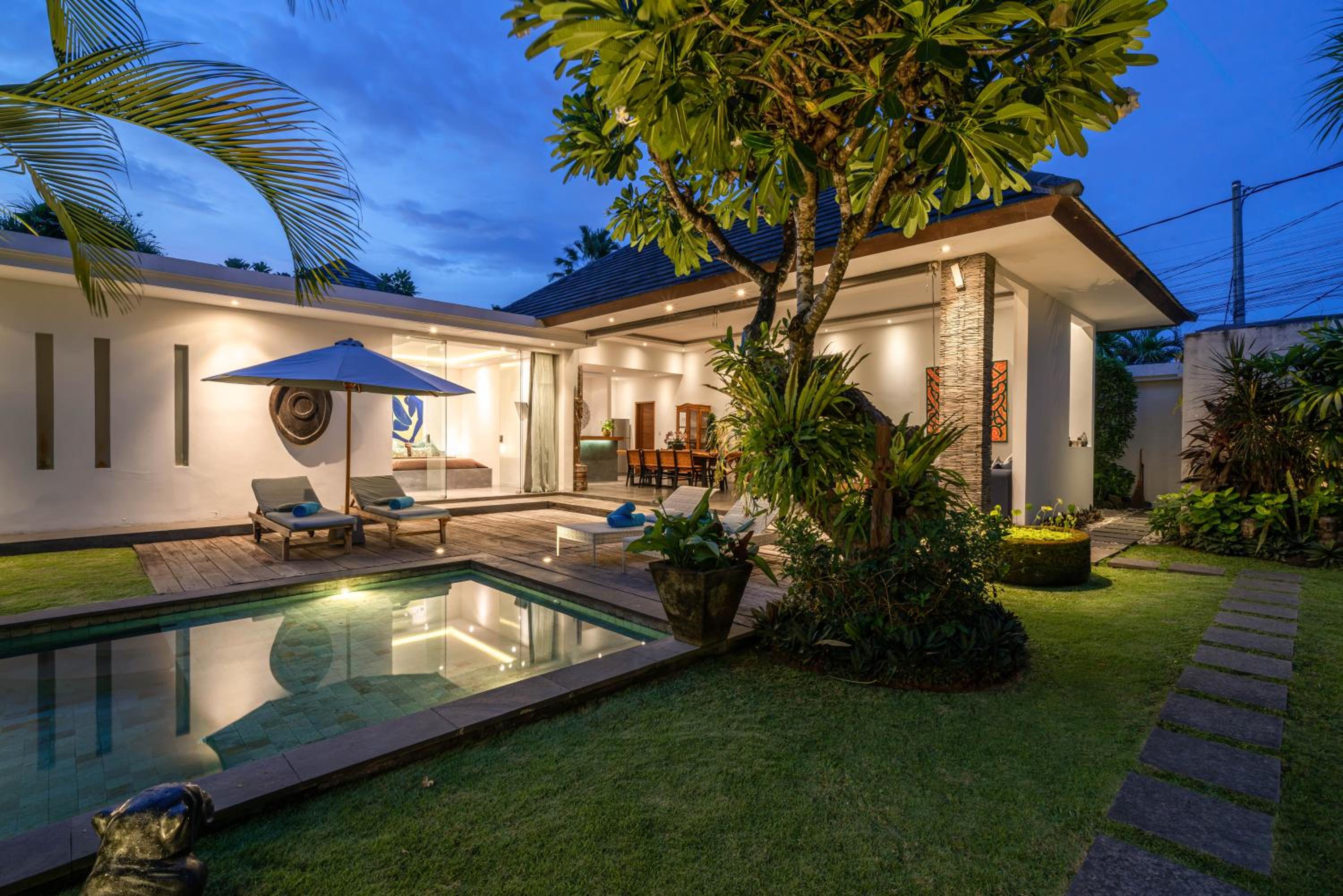 Villa Cempaka Ungu - Tranquil & Chic Pool 4-Bedroom Villa In The Heart Of Seminyak