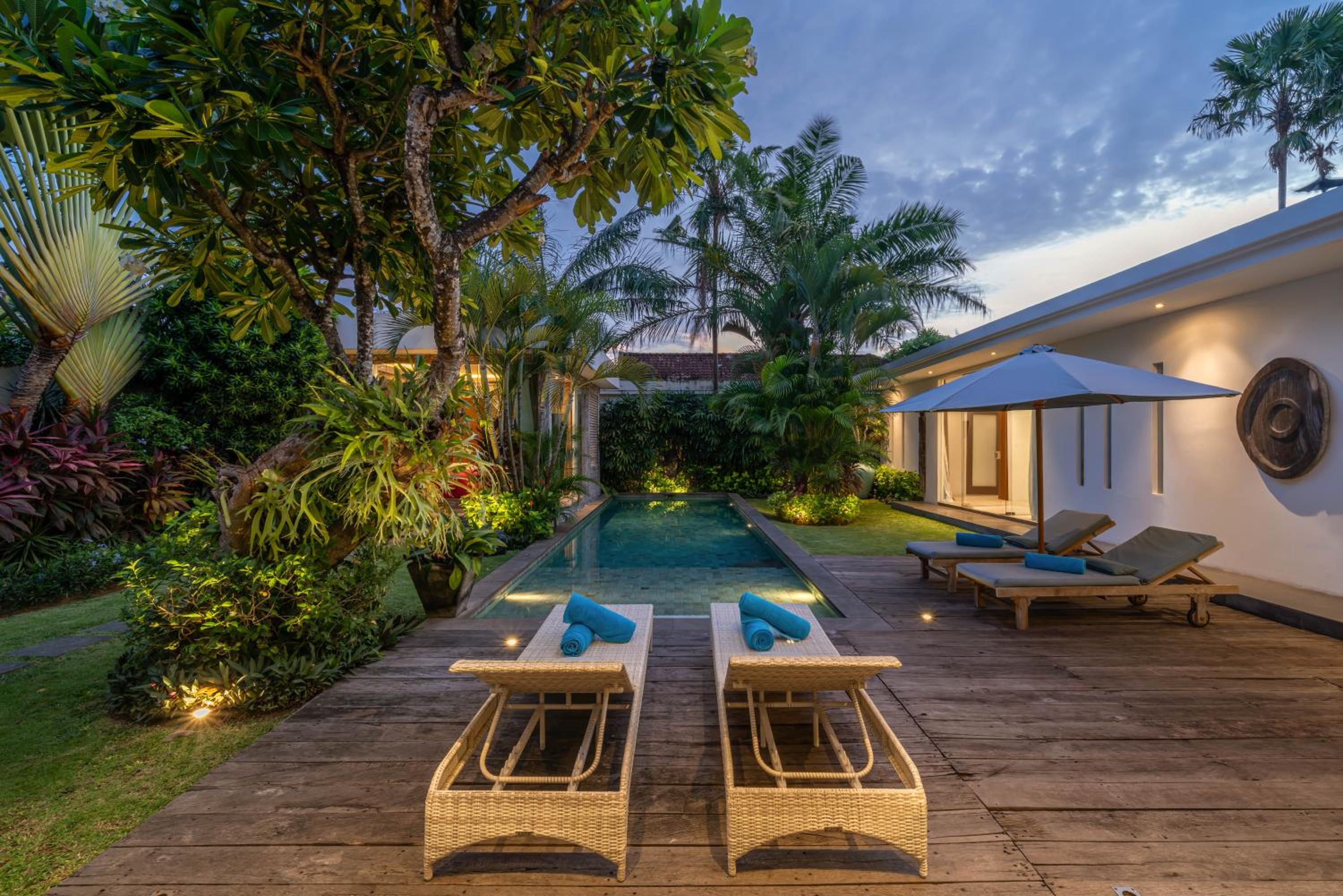 Villa Cempaka Ungu - Tranquil & Chic Pool 4-Bedroom Villa In The Heart Of Seminyak