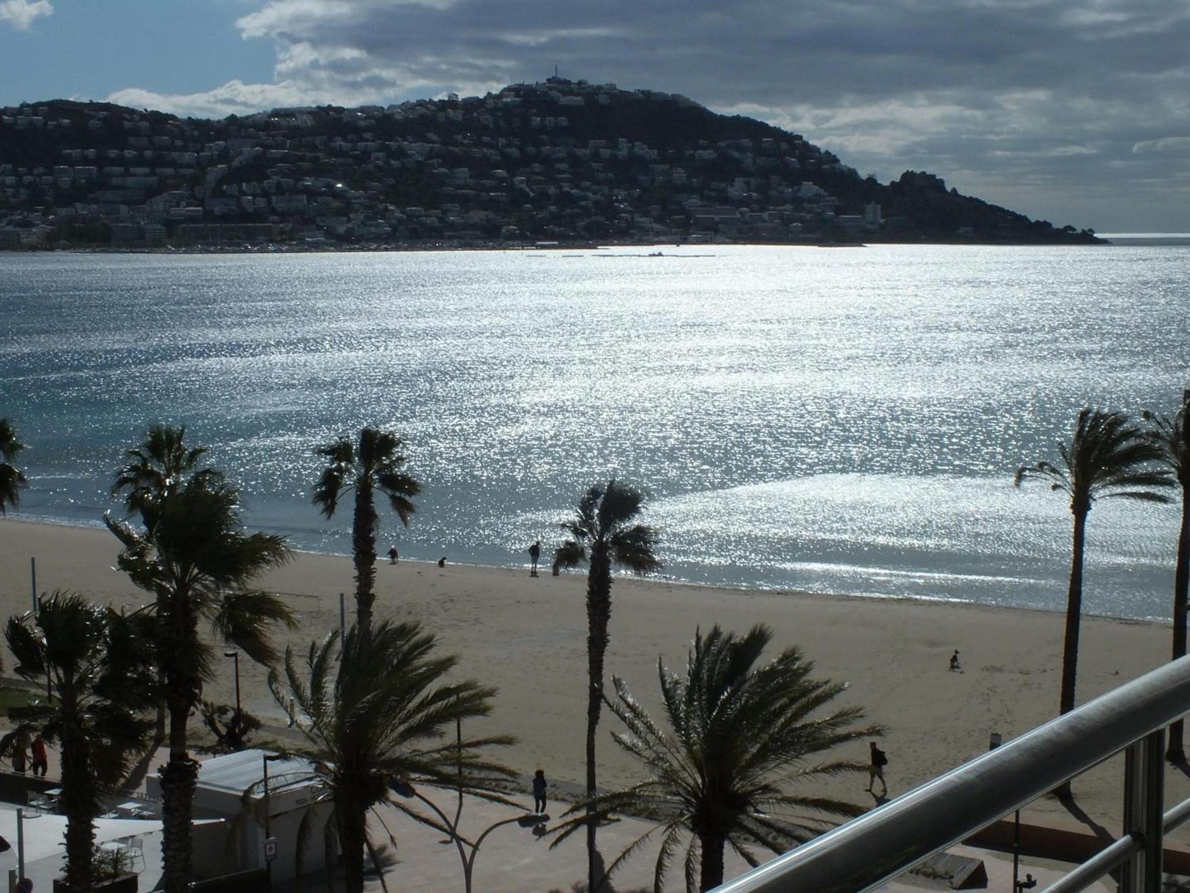 Apartamento en Rosas Santa-Margarita, con vistas al mar, piscina, y acceso directo a la playa - ES-204-42 view 2