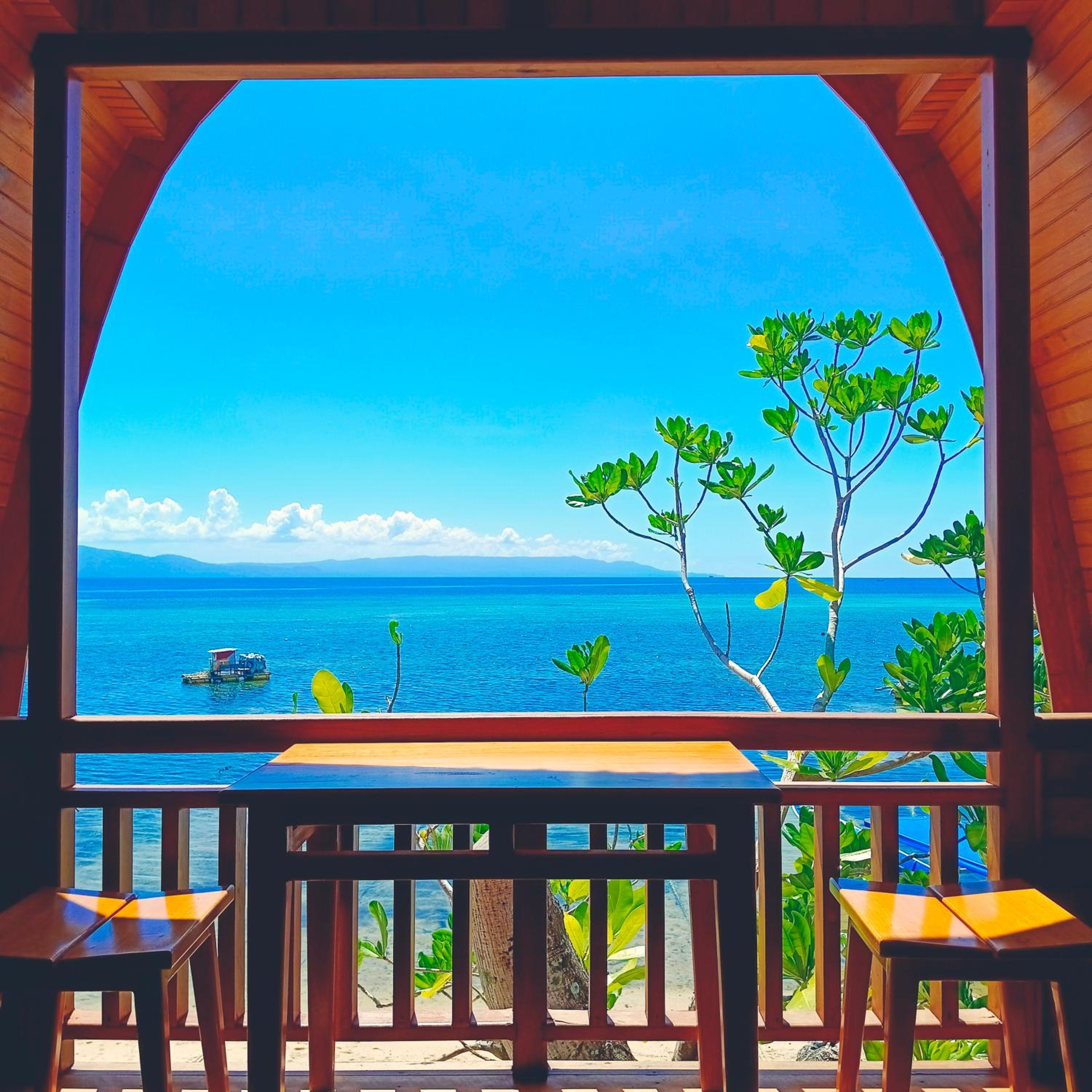 Bunaken 18 Oceanfront Boutique Lodge view 2