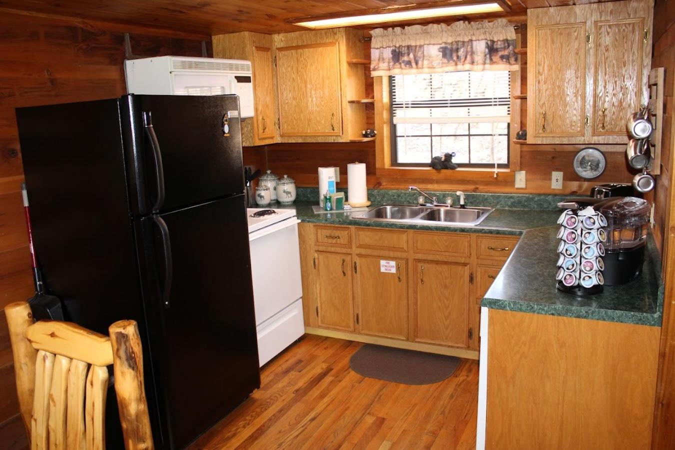 SUPER CUTE CABIN, close to the parkway, SECLUDED, view 2
